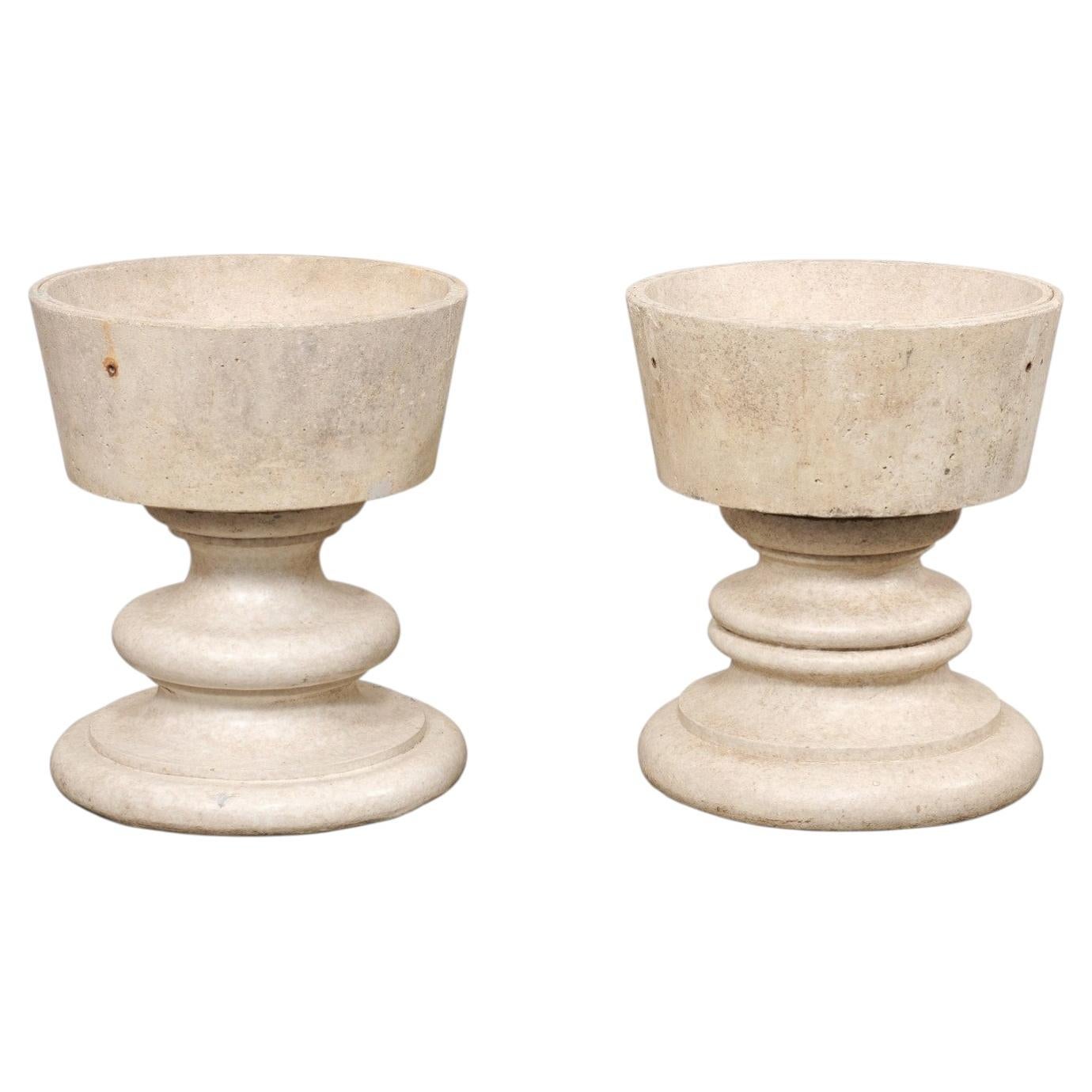 Paire de grandes jardinières à piédestal du milieu du siècle, 29" de haut