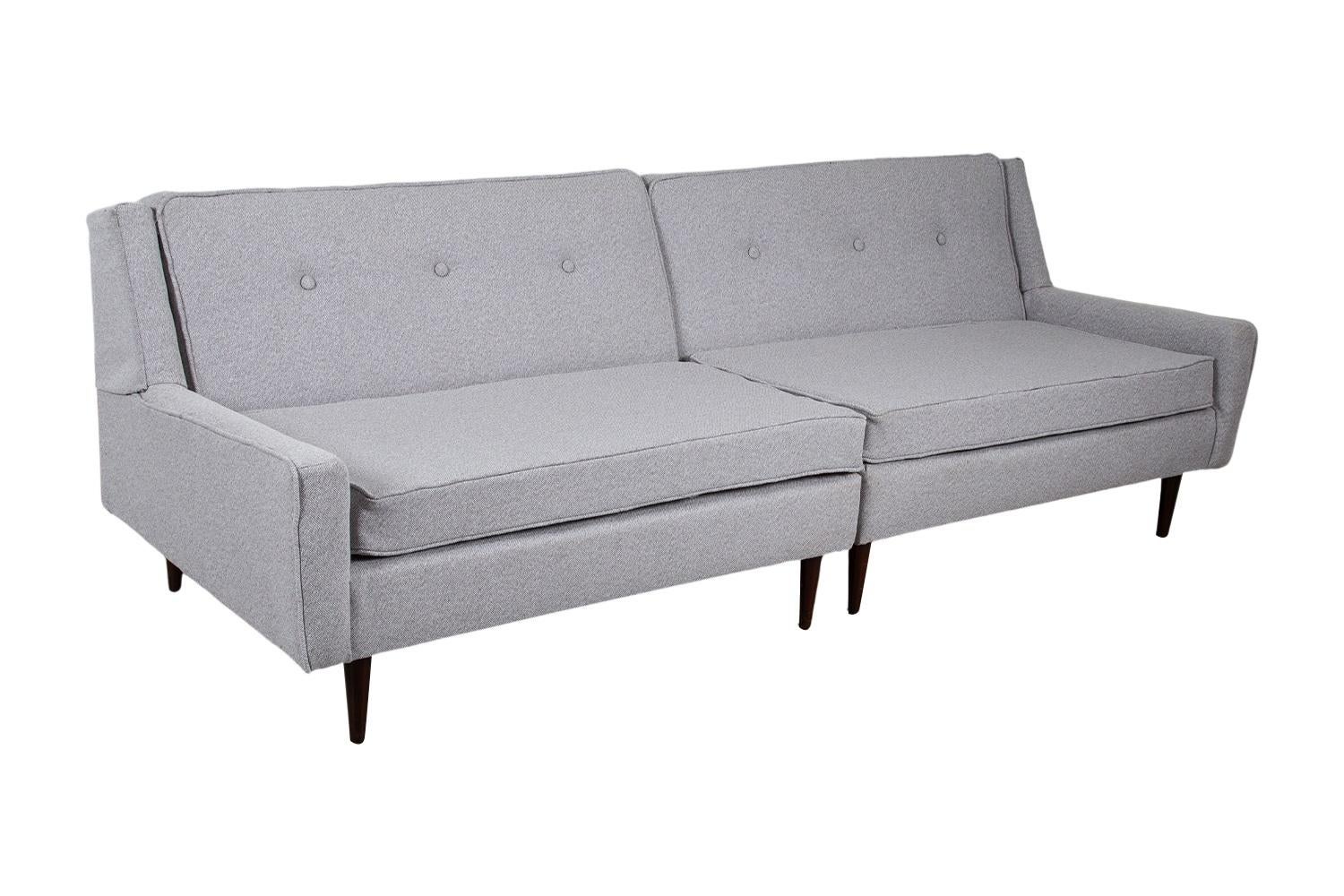 Mid-Century Pair of Loveseat Settee Sofas In Good Condition For Sale In Baltimore, MD