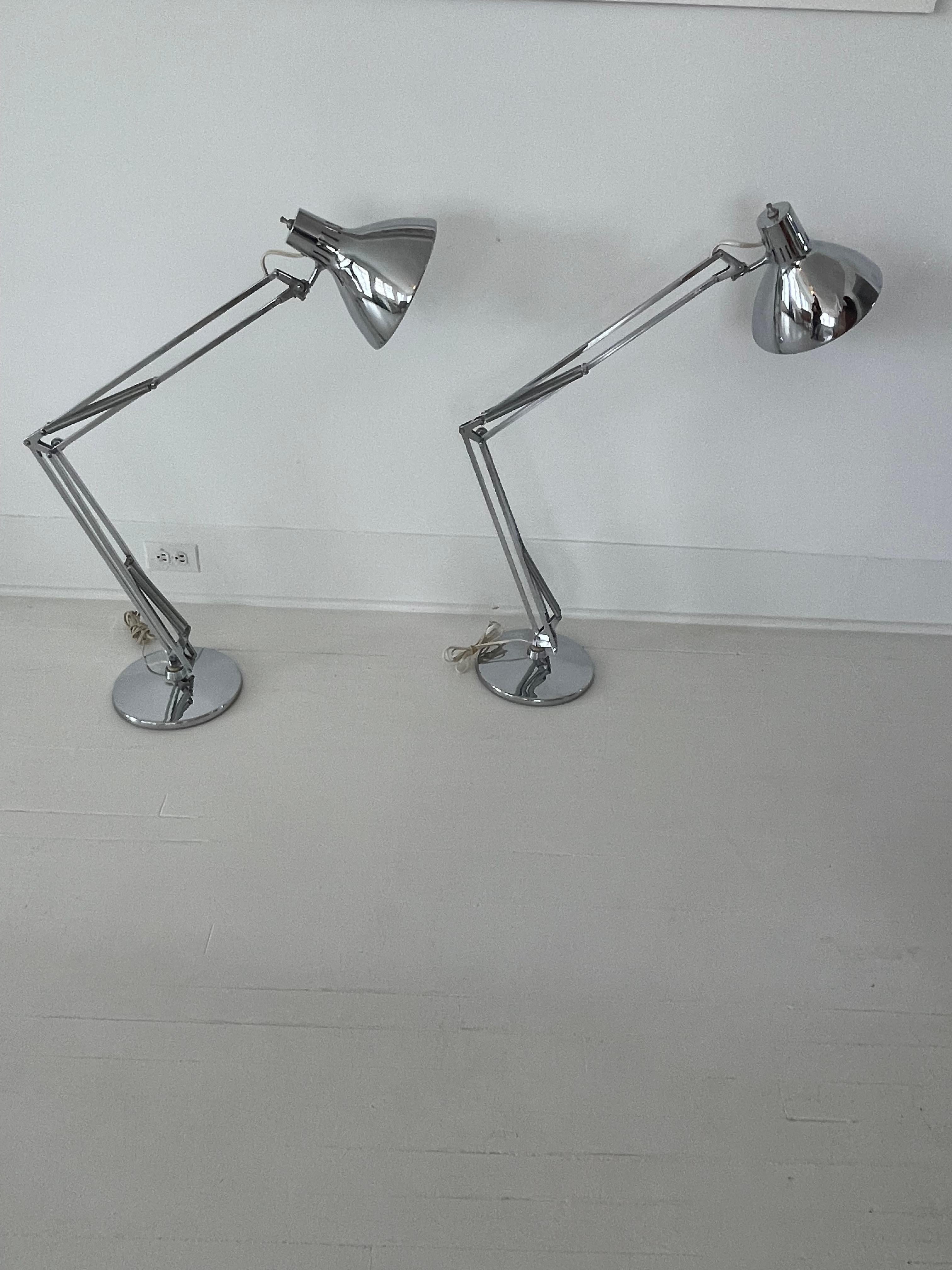 Paire de lampes de table Luxo en chrome du milieu du siècle dernier en vente 9