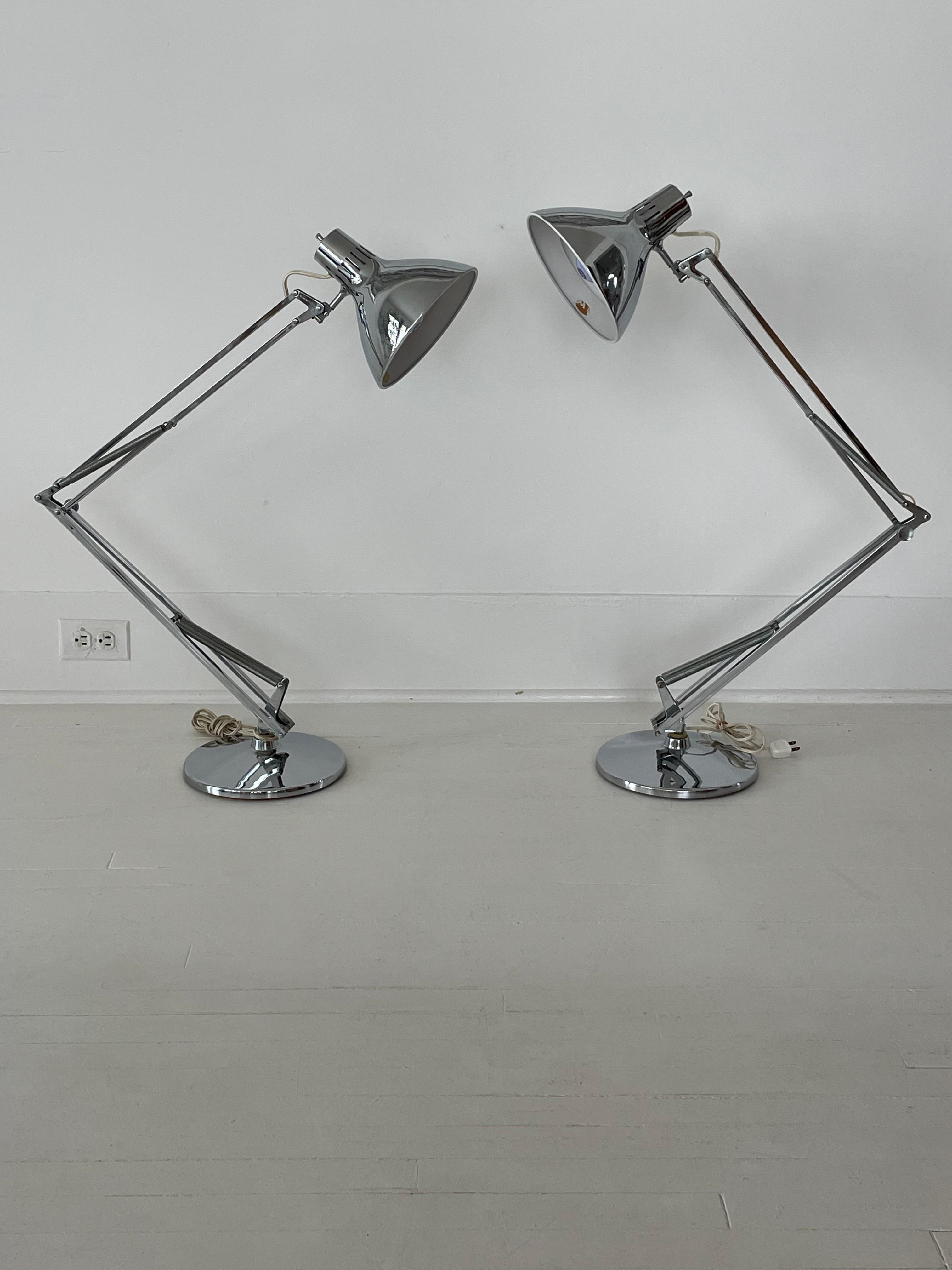 Paire de lampes de table Luxo en chrome du milieu du siècle dernier en vente 10