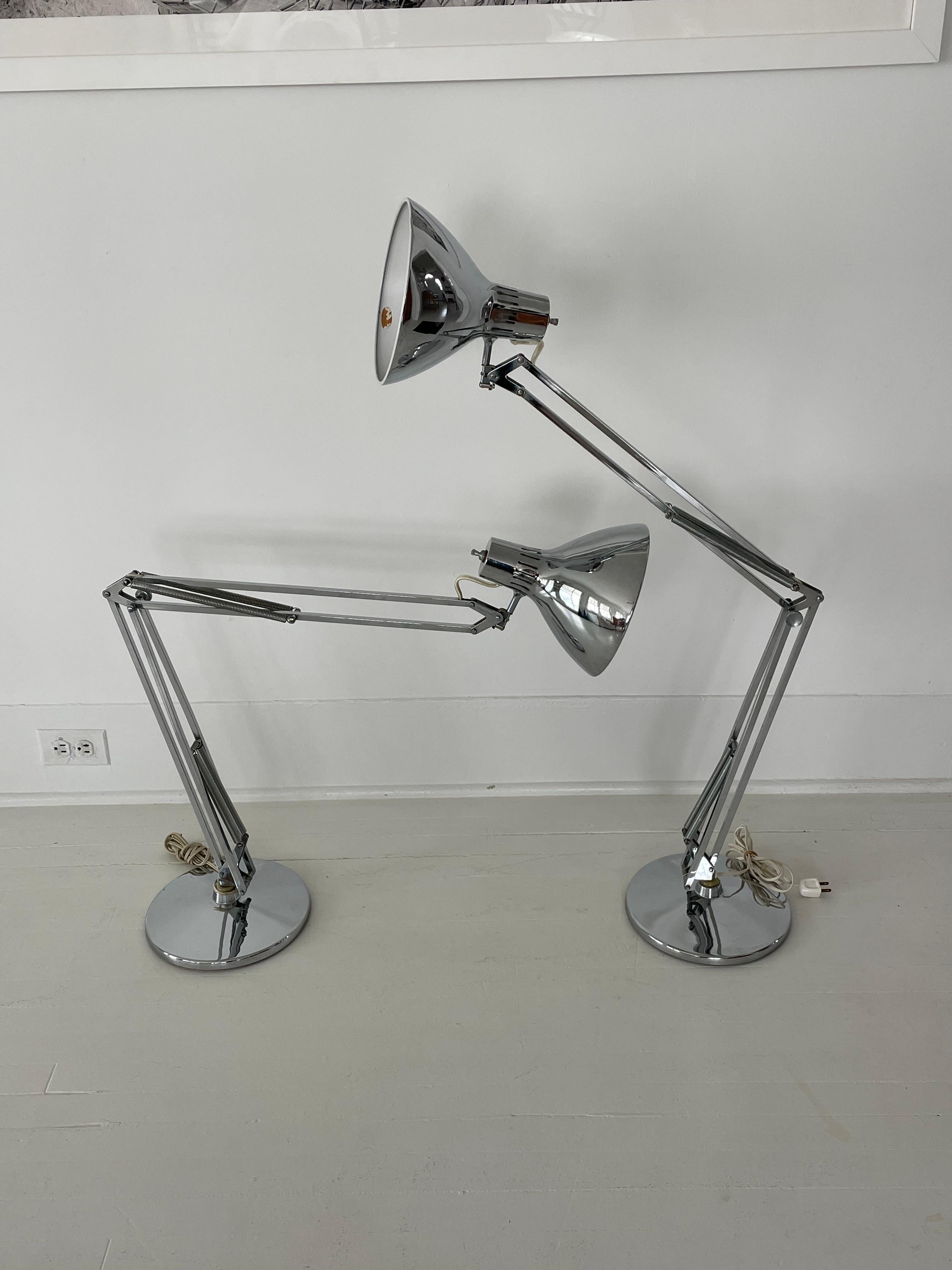 Mid-Century Modern Paire de lampes de table Luxo en chrome du milieu du siècle dernier en vente