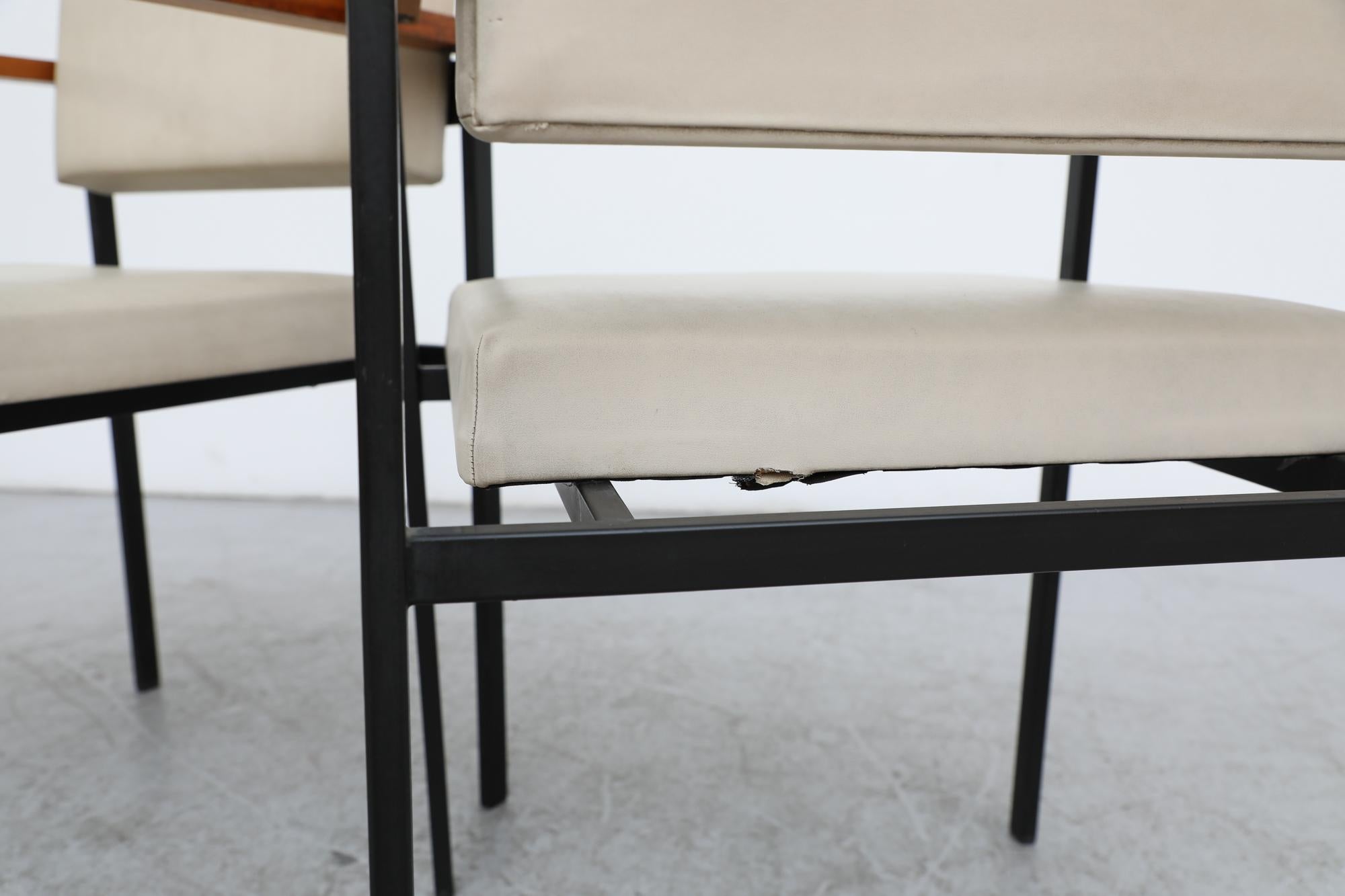 Mid-Century Pair of Martin Visser Style Armchairs For Sale 6