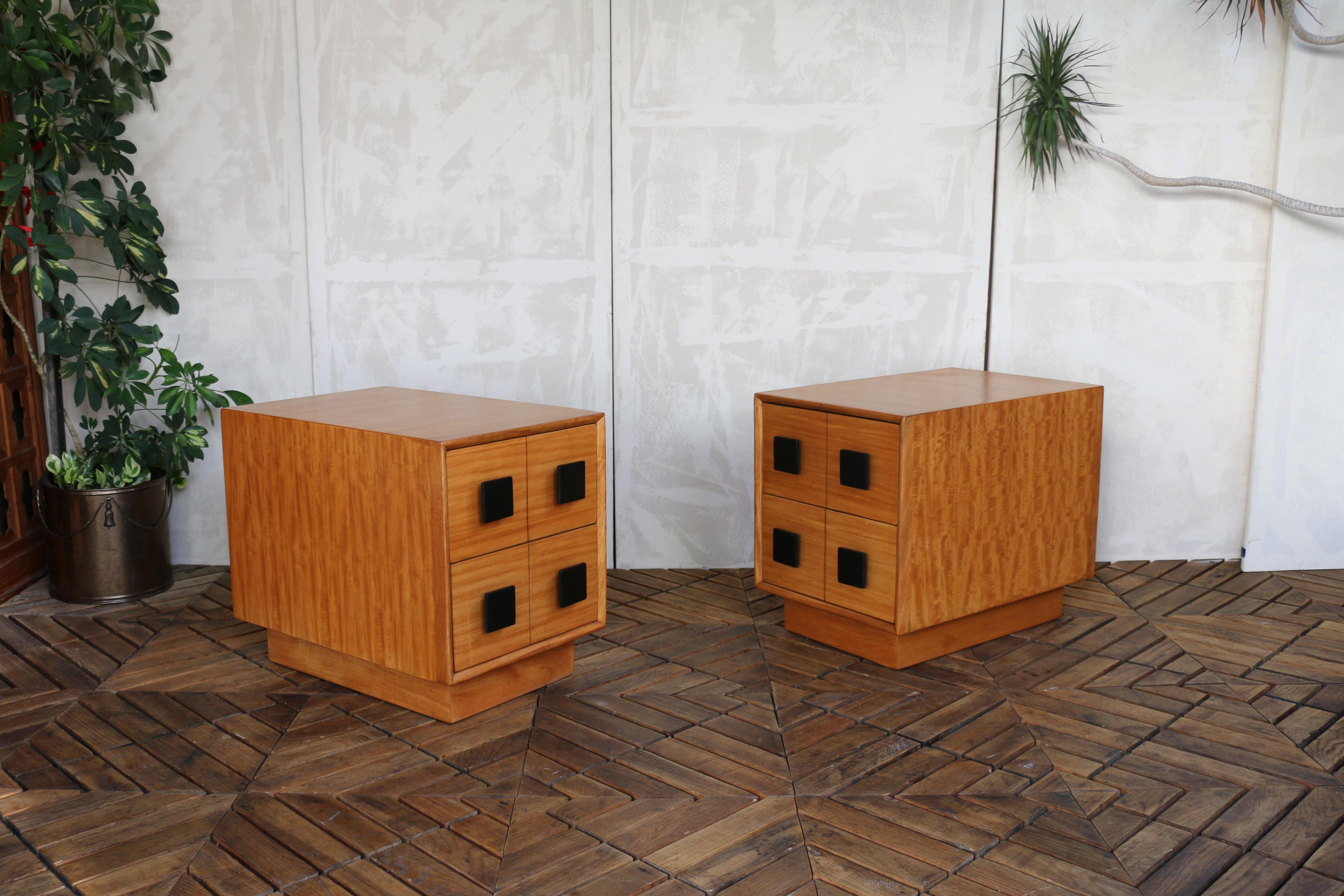 Paire de tables de nuit du milieu du siècle par Paul Laszlo pour Brown Saltman, Circa 1940 en vente 5