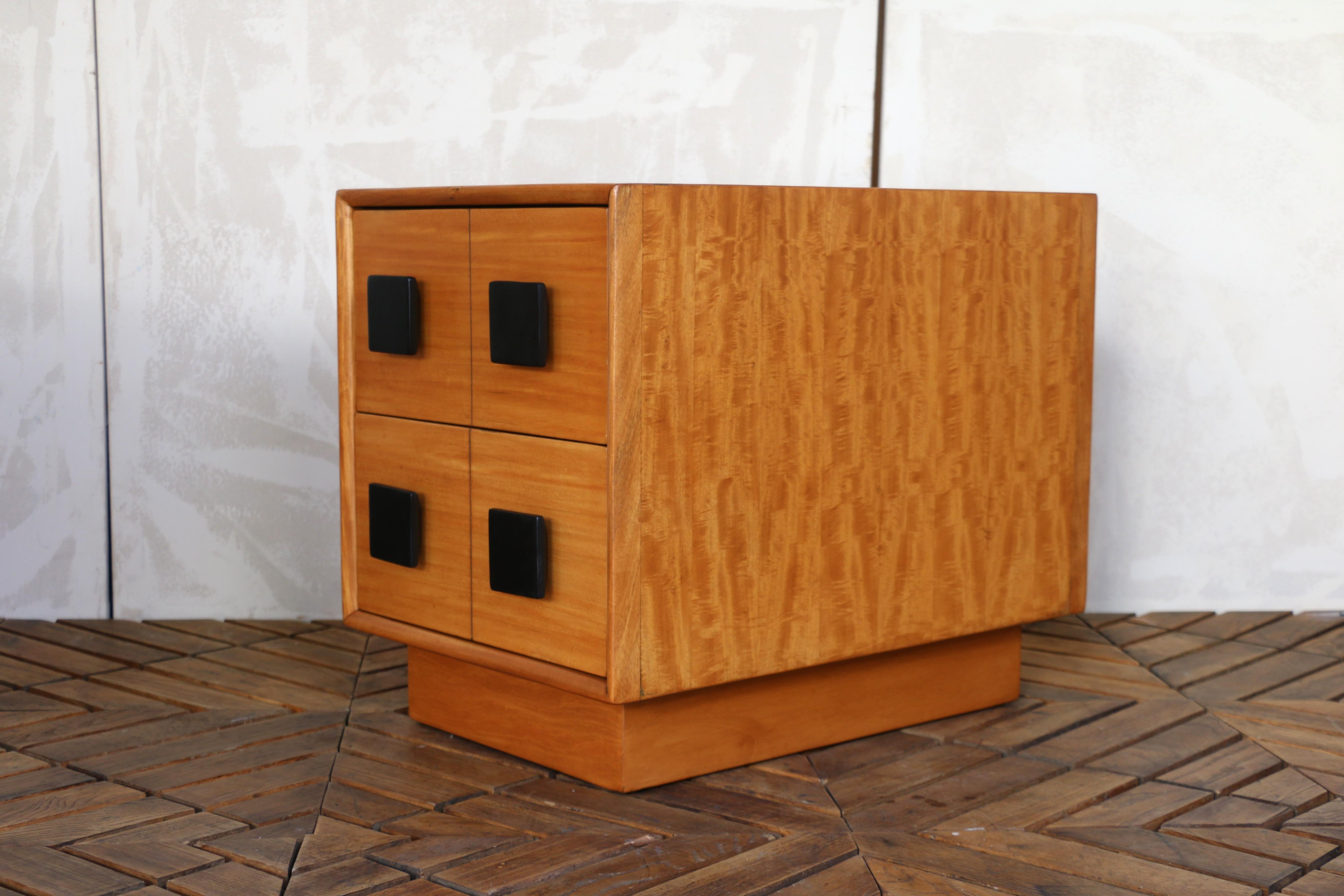 Paire de tables de nuit du milieu du siècle par Paul Laszlo pour Brown Saltman, Circa 1940 en vente 7