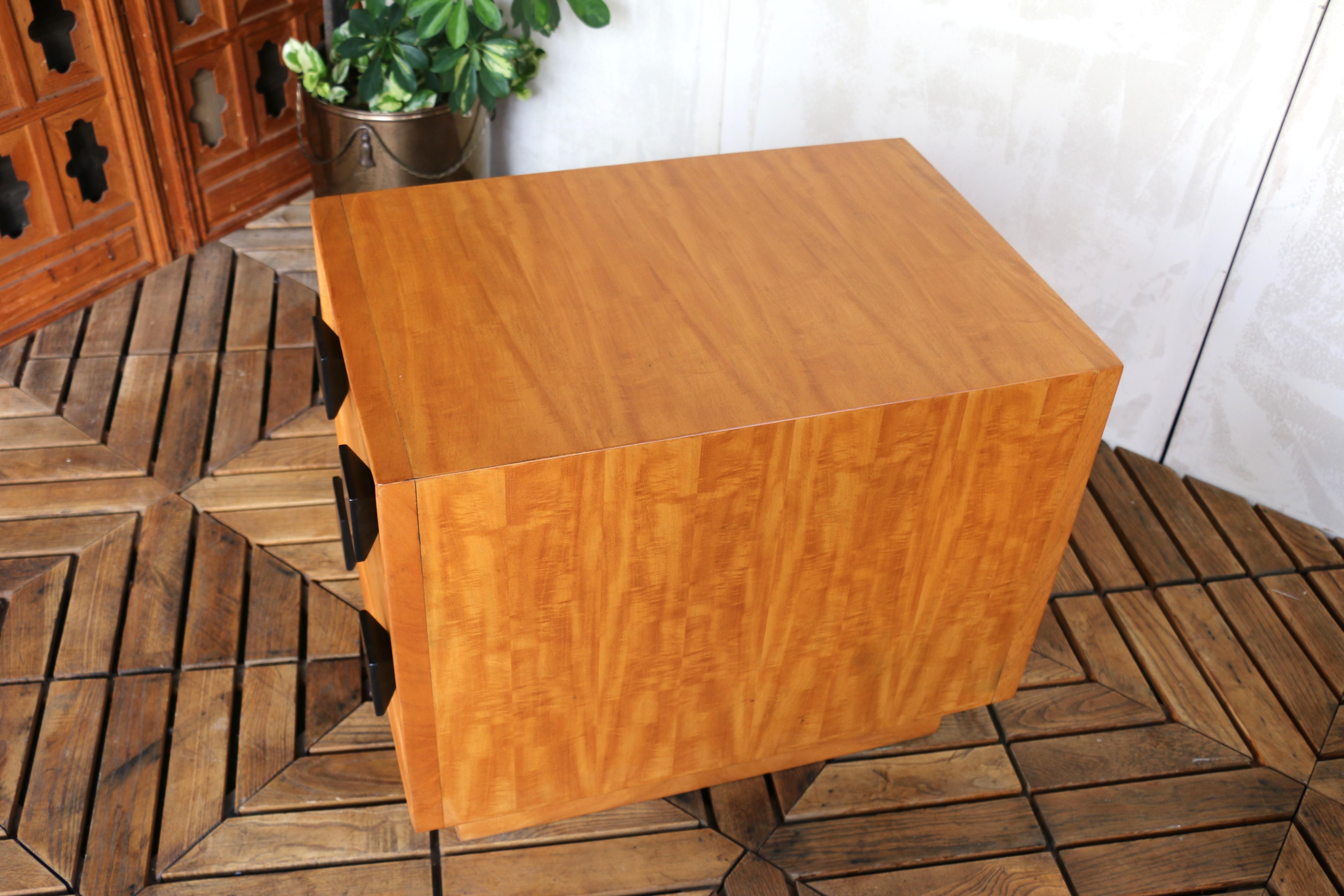 Paire de tables de nuit du milieu du siècle par Paul Laszlo pour Brown Saltman, Circa 1940 en vente 10