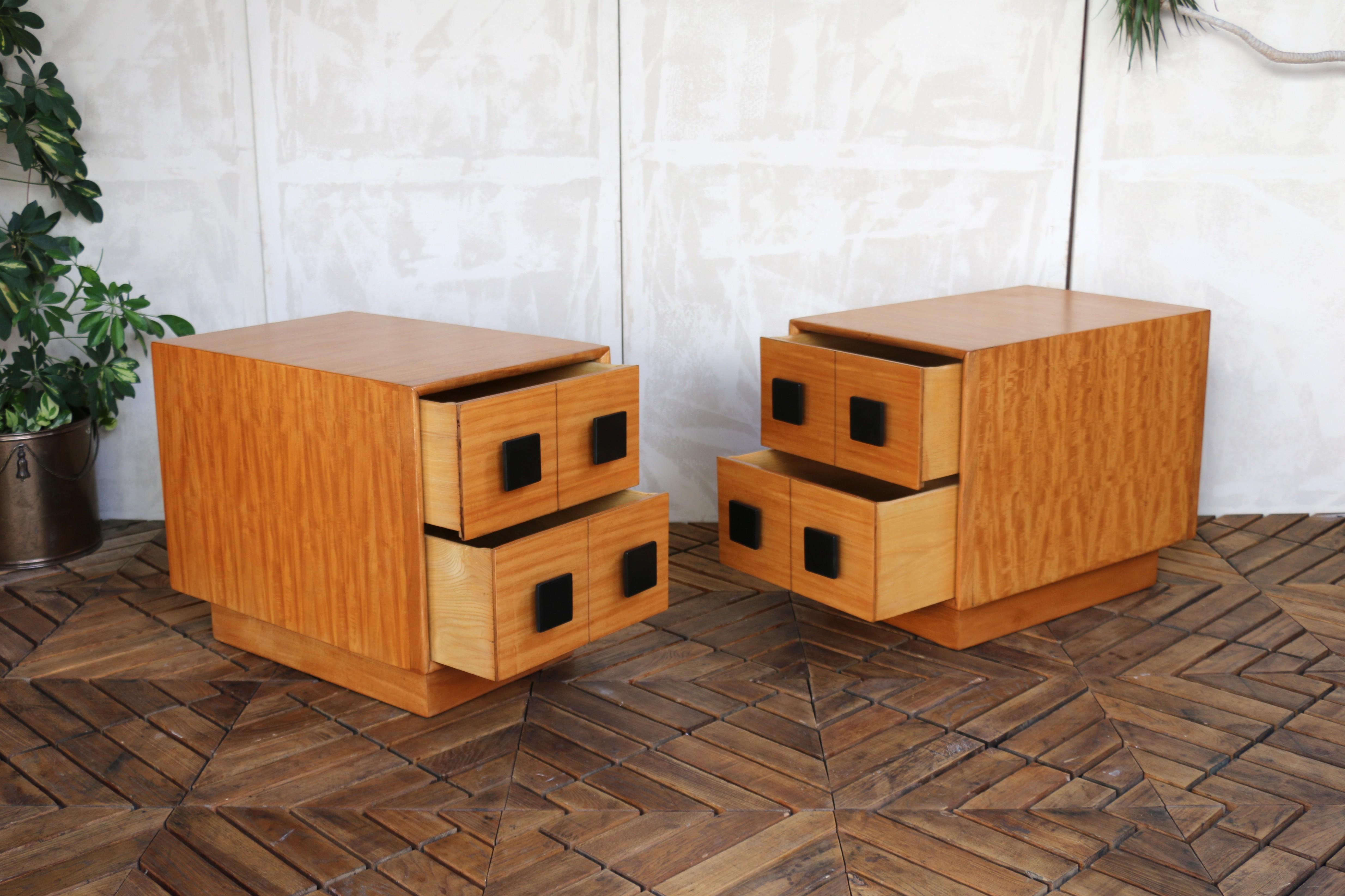 Paire de tables de nuit du milieu du siècle par Paul Laszlo pour Brown Saltman, Circa 1940 en vente 1