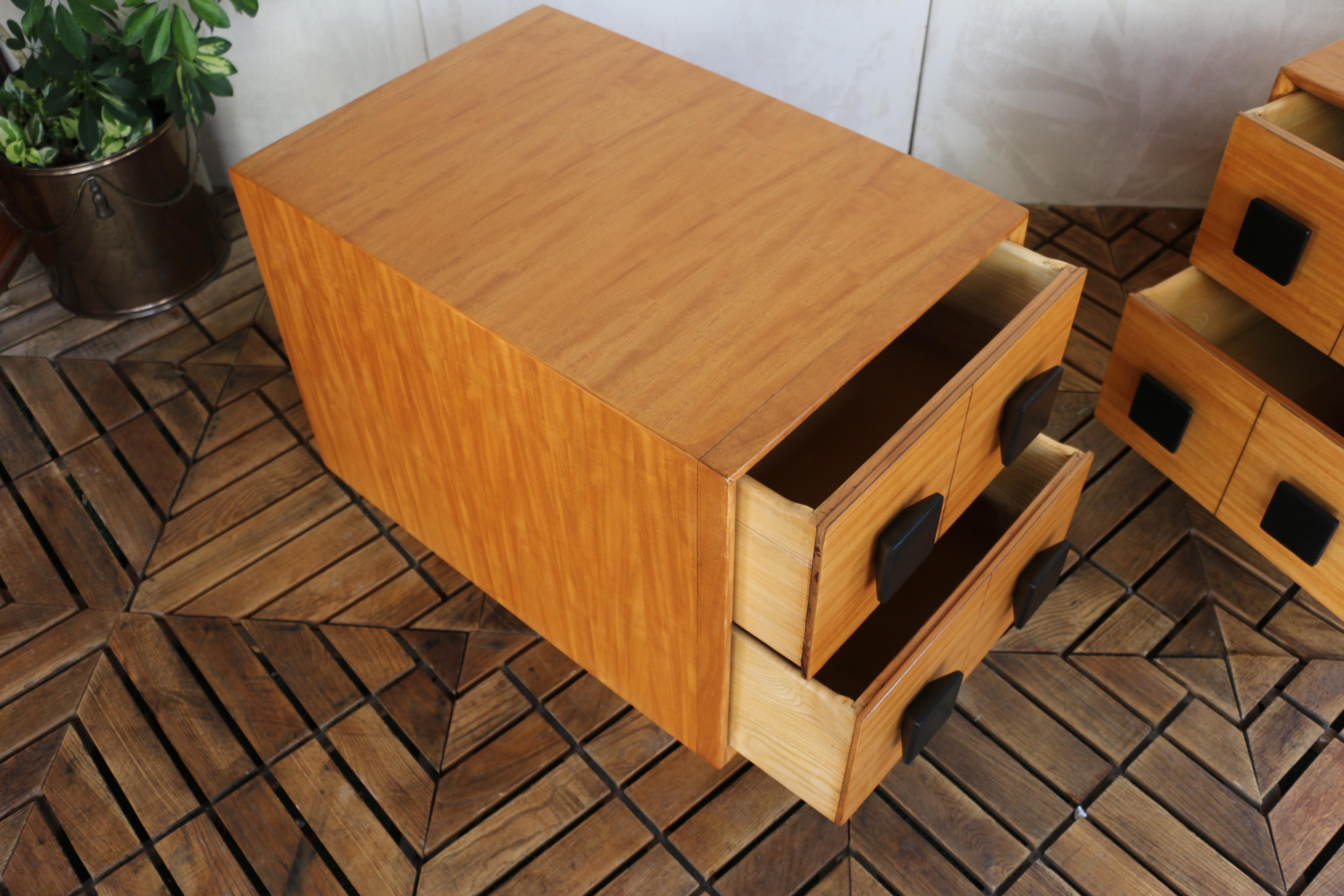 Paire de tables de nuit du milieu du siècle par Paul Laszlo pour Brown Saltman, Circa 1940 en vente 2
