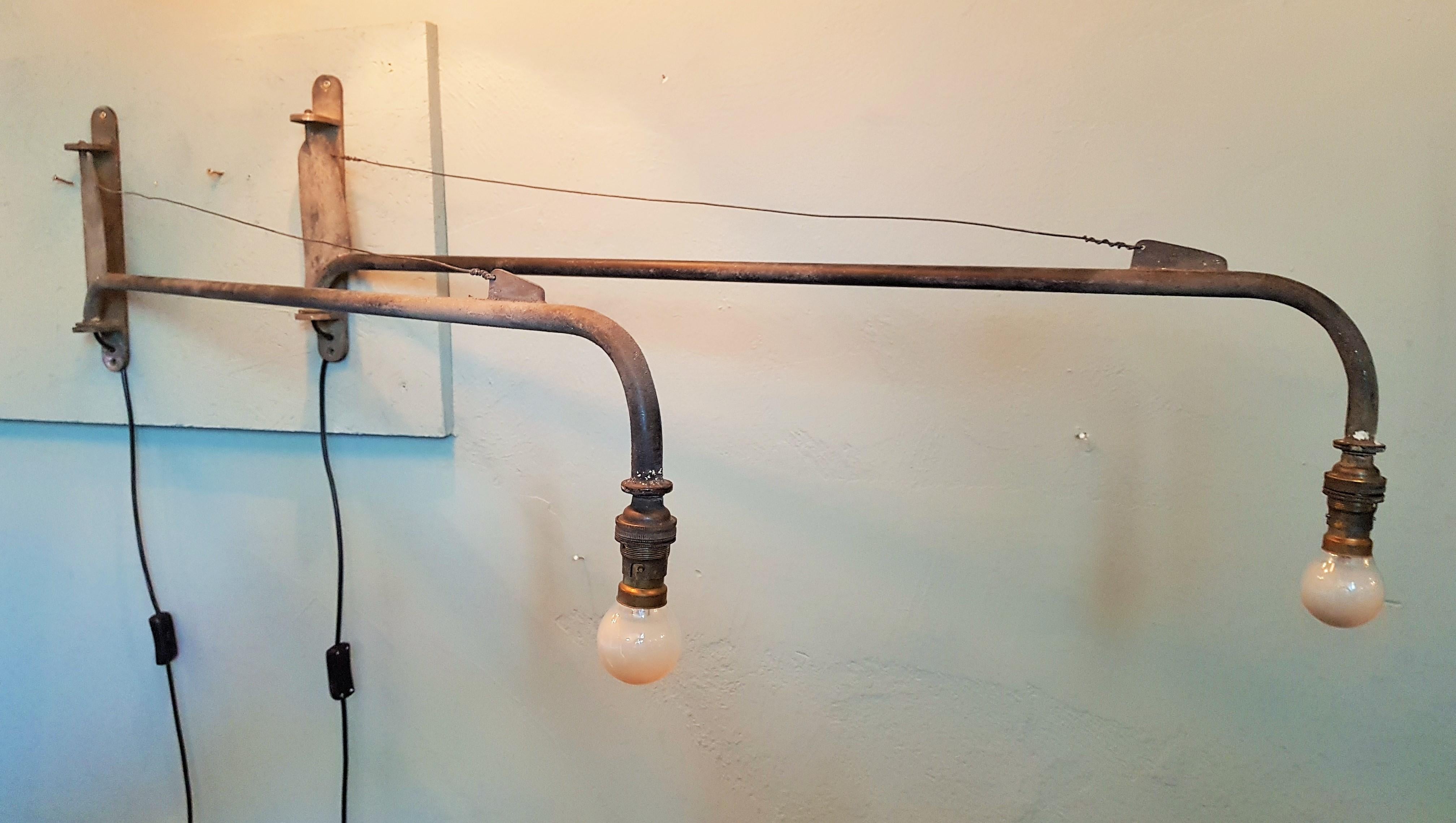 Midcentury Pair of Potence Swing Jib Wall Lamps, France, 1950s
Design by jean Prouve 1947.
Of the Period with nice Patina.
Rewired.