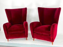 Coppia di poltrone in velluto rosso di metà secolo alla maniera di Gio Ponti. Italia anni '50