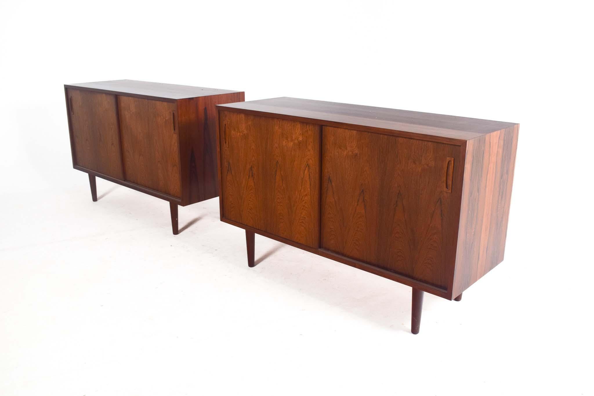 Paire de buffets en bois de rose du Danemark, années 1950 en vente 3