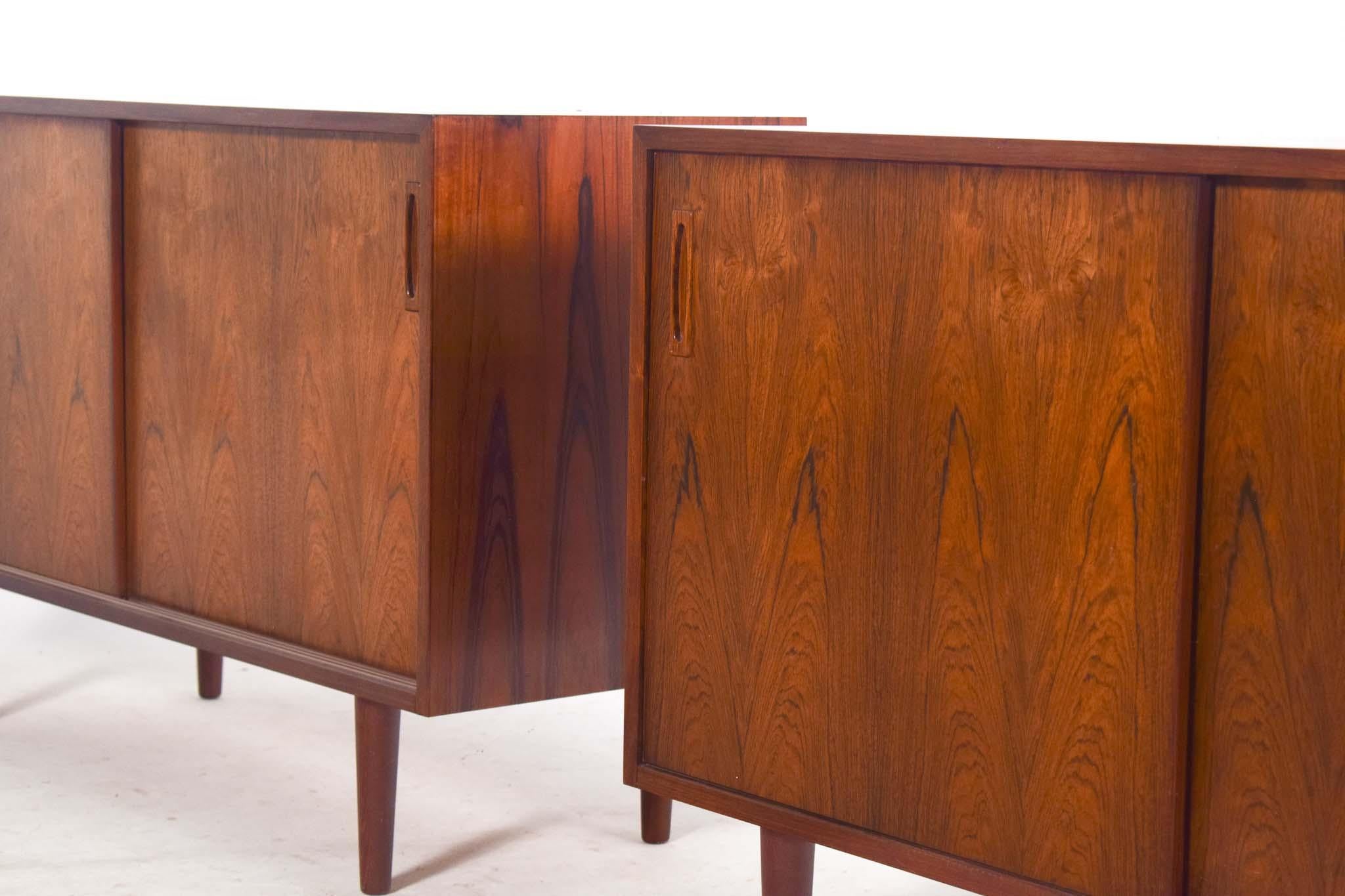Paire de buffets en bois de rose du Danemark, années 1950 en vente 4
