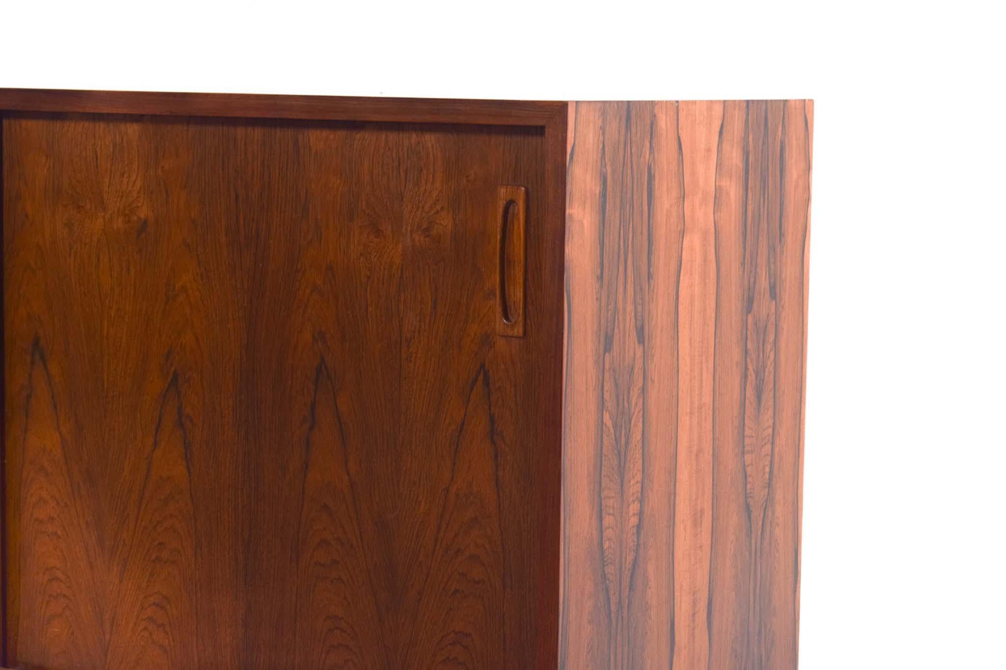 Paire de buffets en bois de rose du Danemark, années 1950 en vente 5