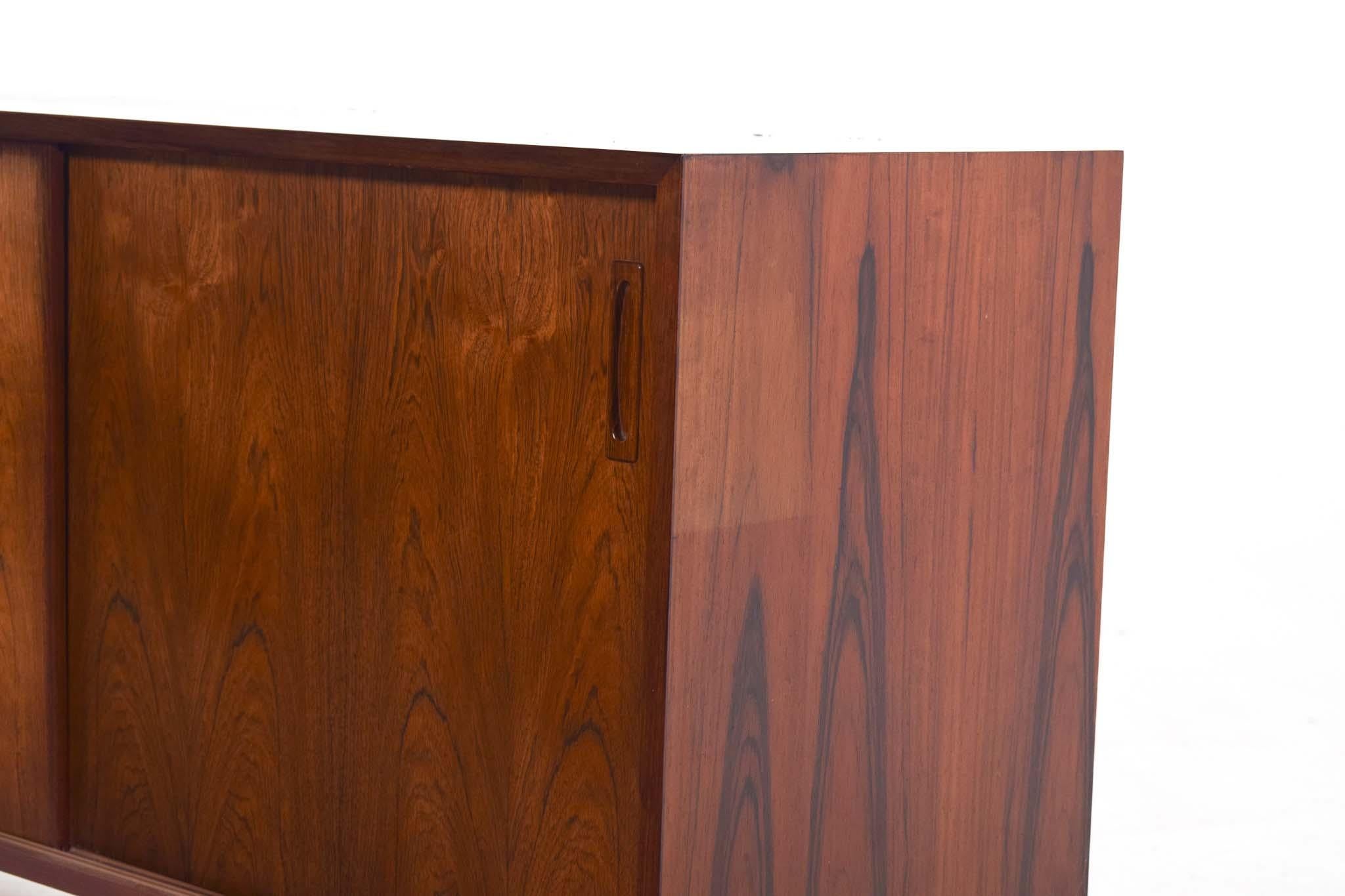 Danois Paire de buffets en bois de rose du Danemark, années 1950 en vente