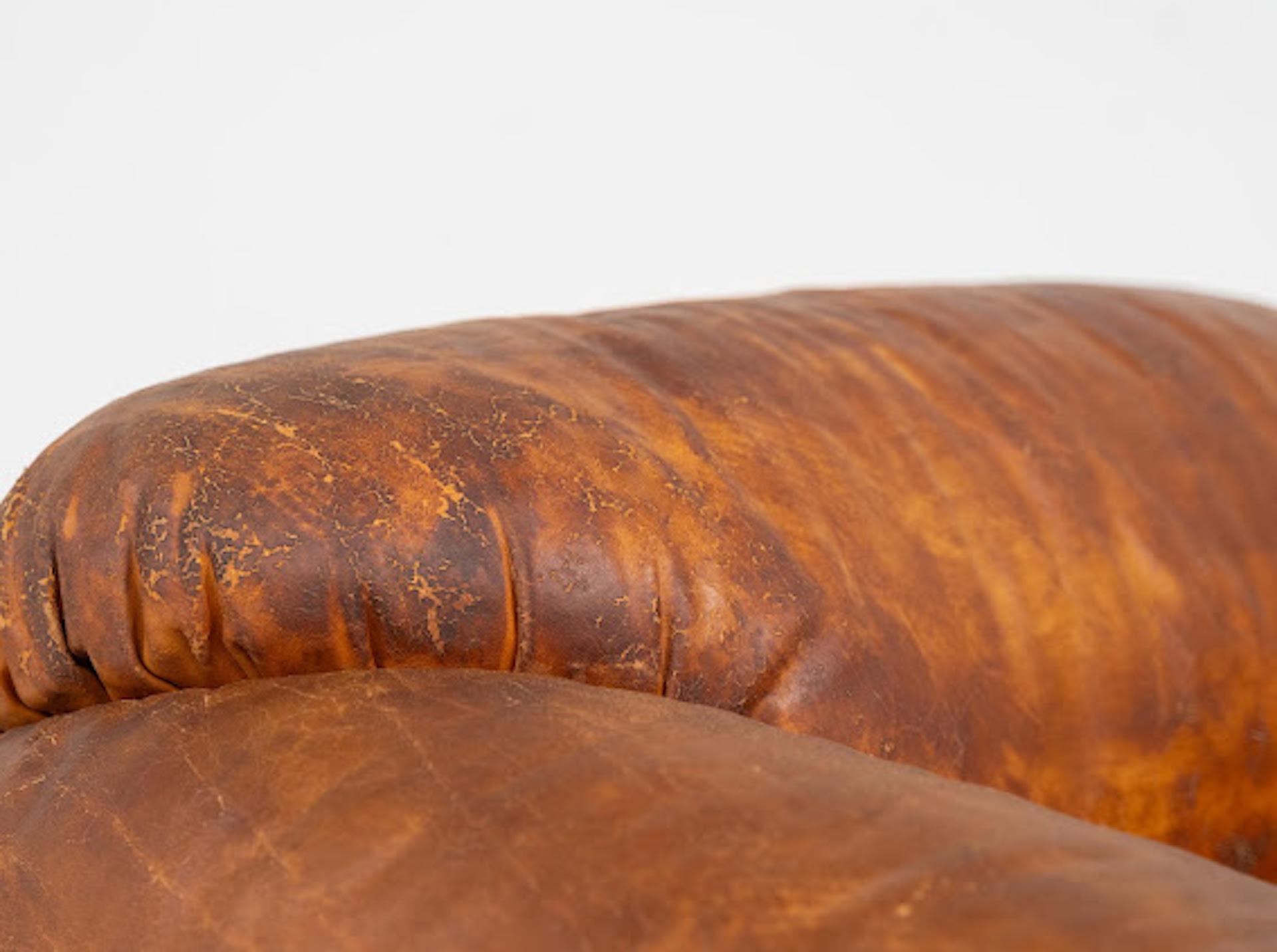 Cuir Paire de fauteuils Sesann de Gianfranco Frattini pour Cassina, Italie en vente