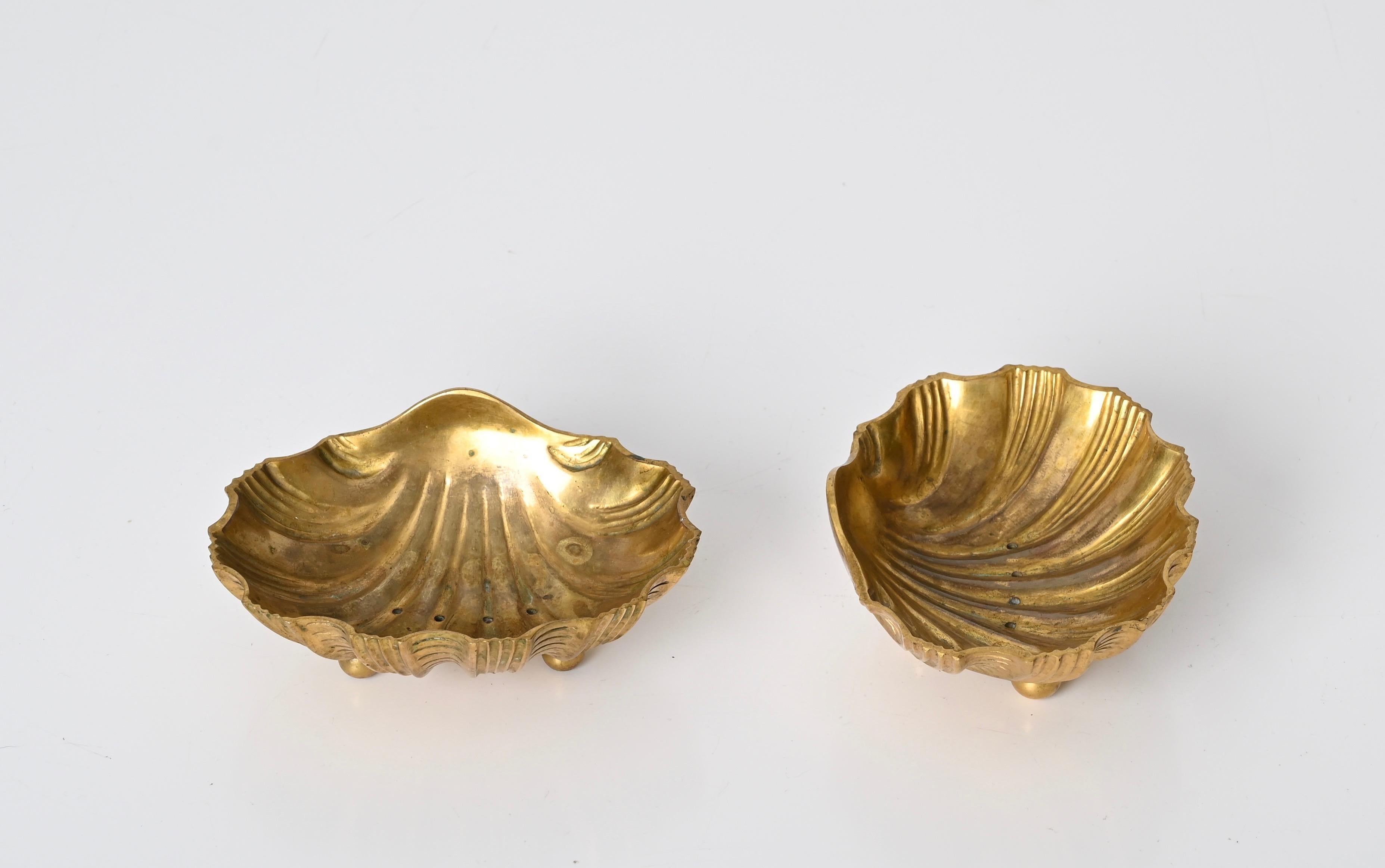 Mid-Century Pair of Shell-Shaped Soap Dishes in Gilt Bronze, Italy 1950s For Sale 4