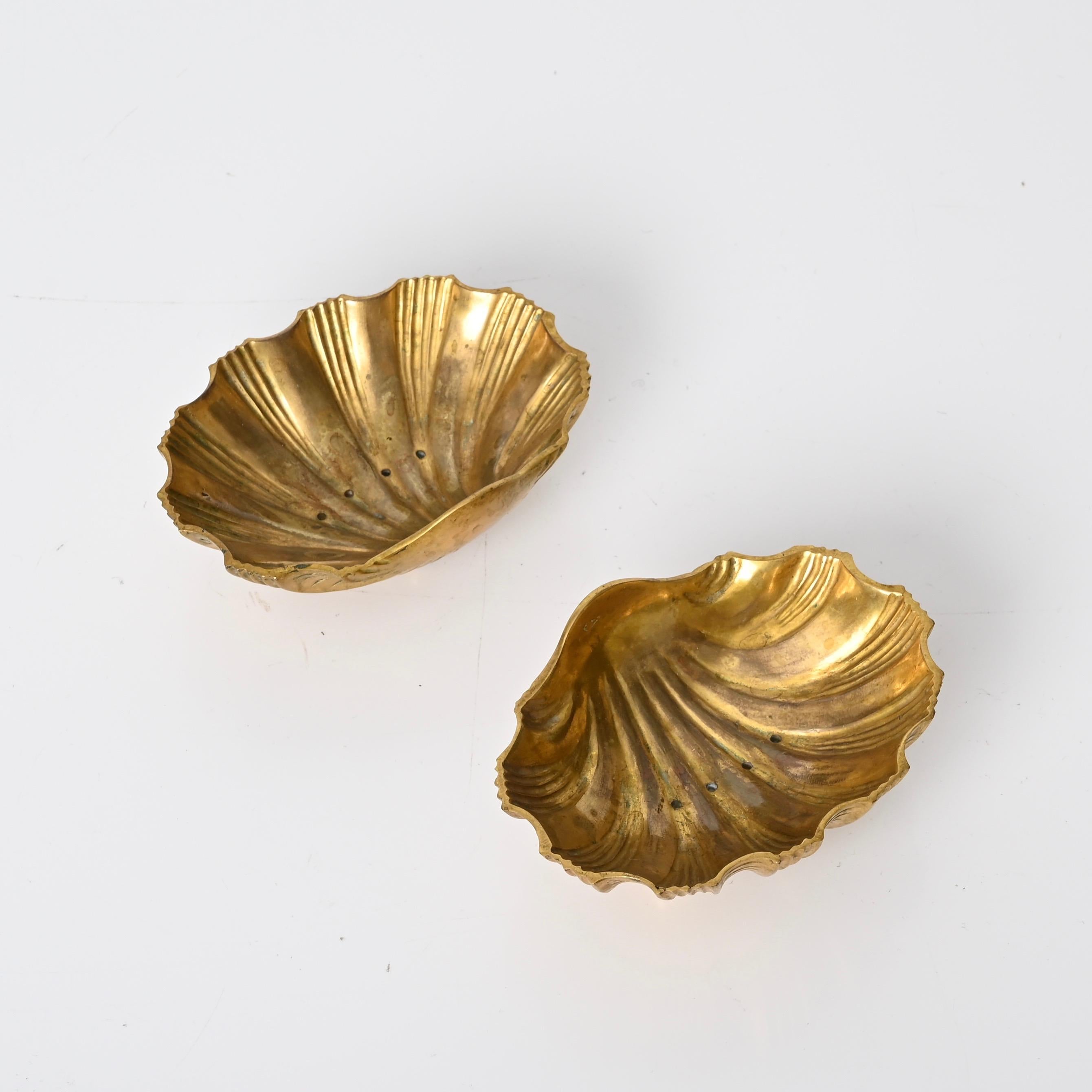 Mid-Century Modern Mid-Century Pair of Shell-Shaped Soap Dishes in Gilt Bronze, Italy 1950s For Sale