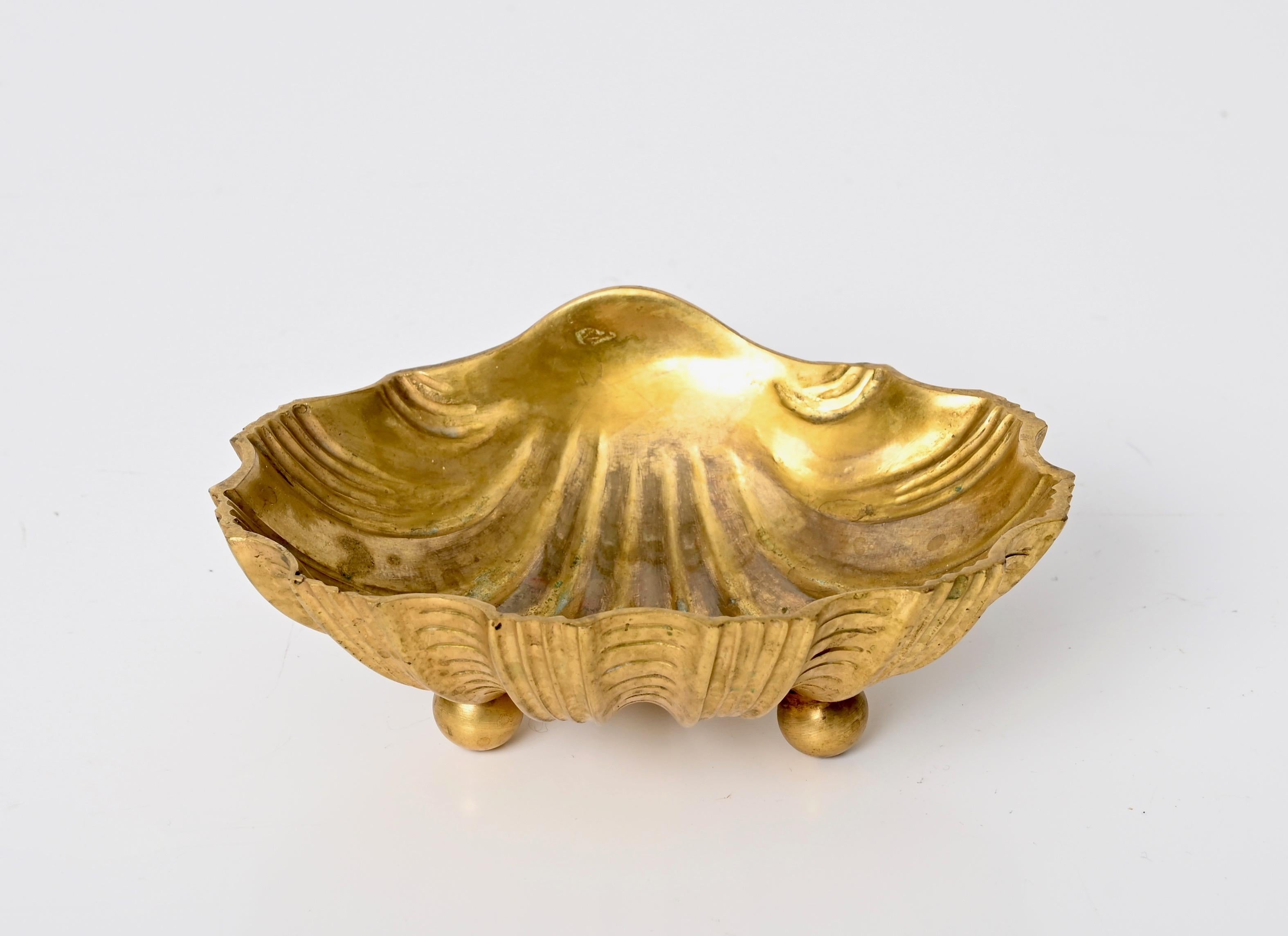 Mid-Century Pair of Shell-Shaped Soap Dishes in Gilt Bronze, Italy 1950s In Good Condition For Sale In Roma, IT