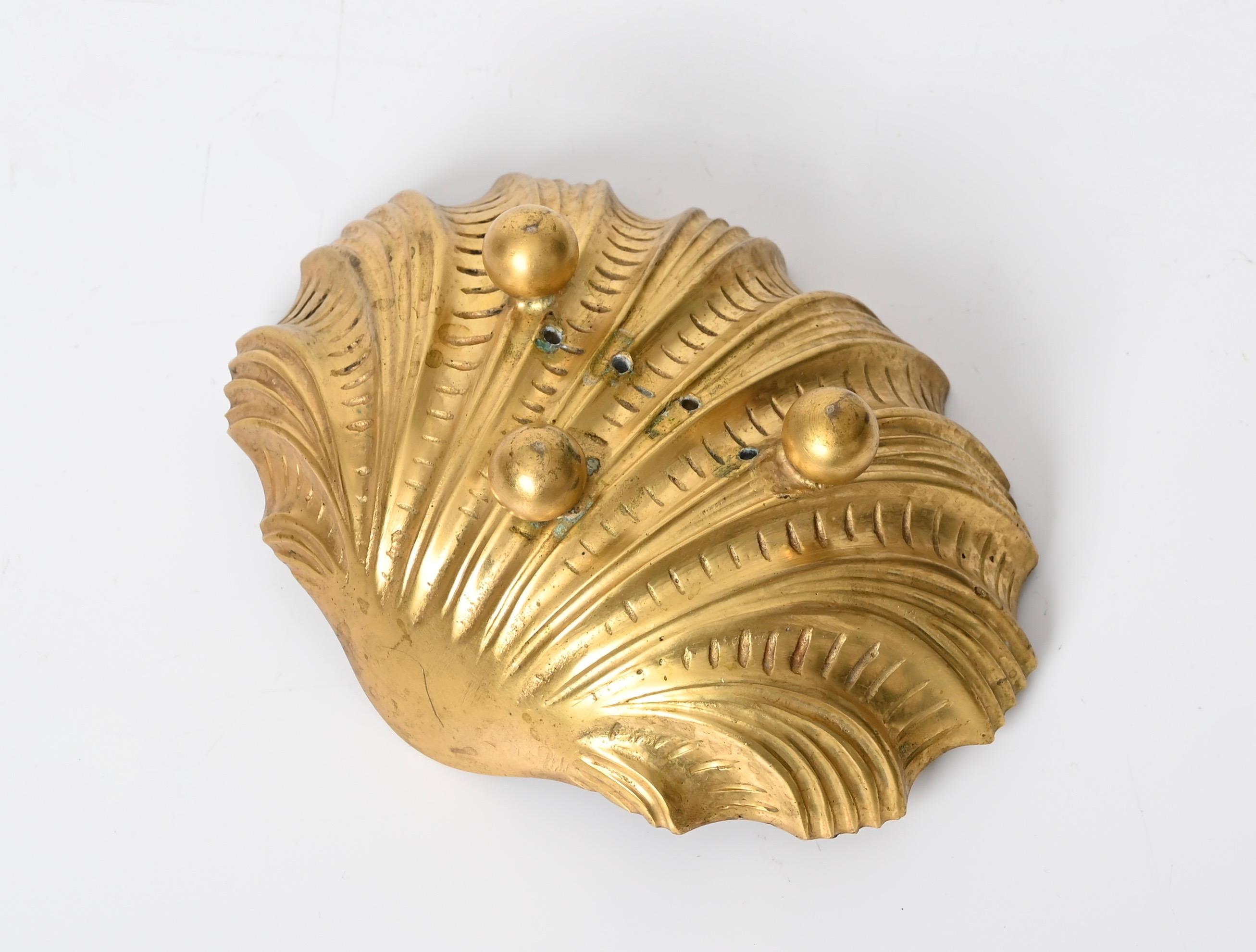 Mid-Century Pair of Shell-Shaped Soap Dishes in Gilt Bronze, Italy 1950s For Sale 1