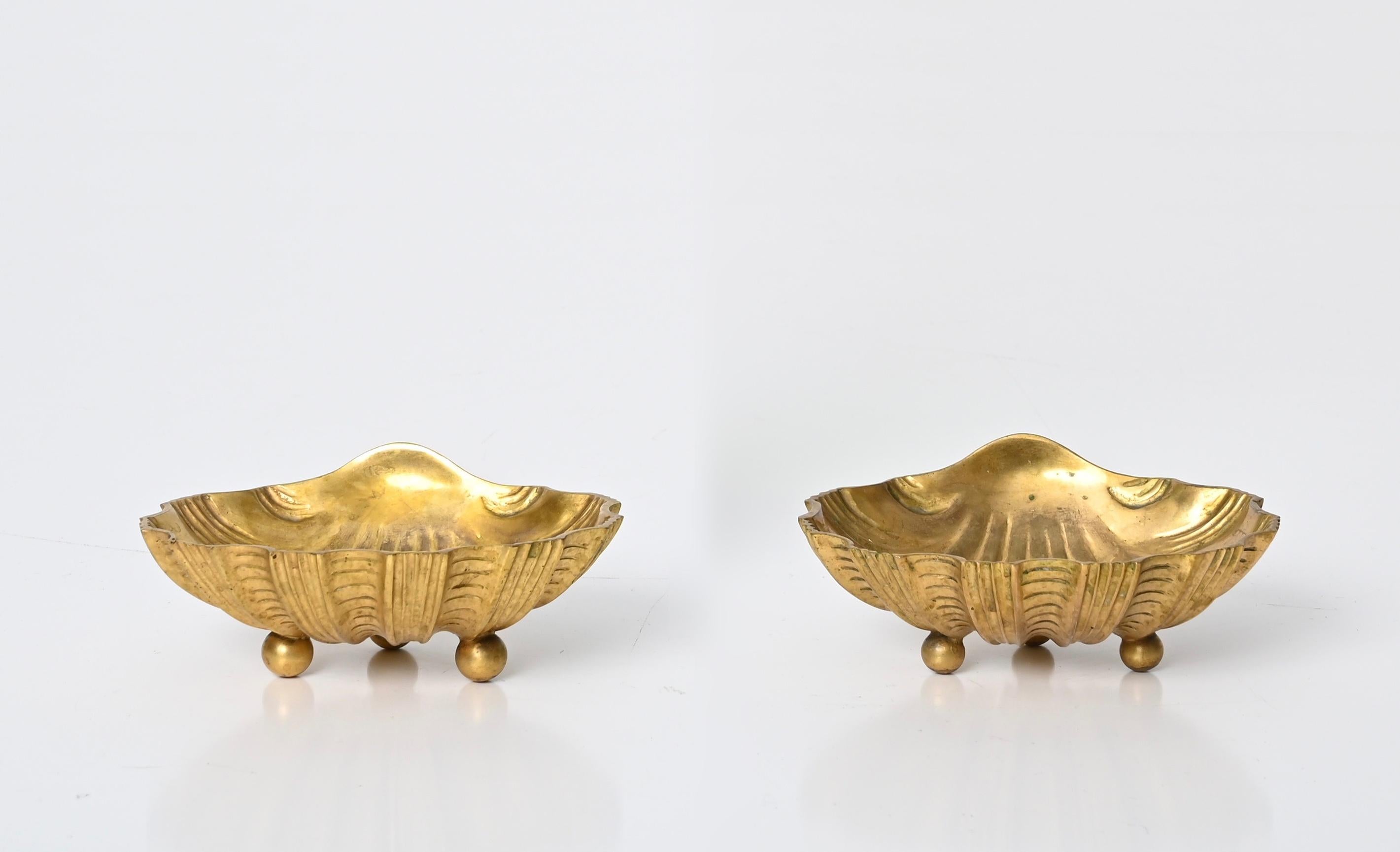 Mid-Century Pair of Shell-Shaped Soap Dishes in Gilt Bronze, Italy 1950s For Sale 3