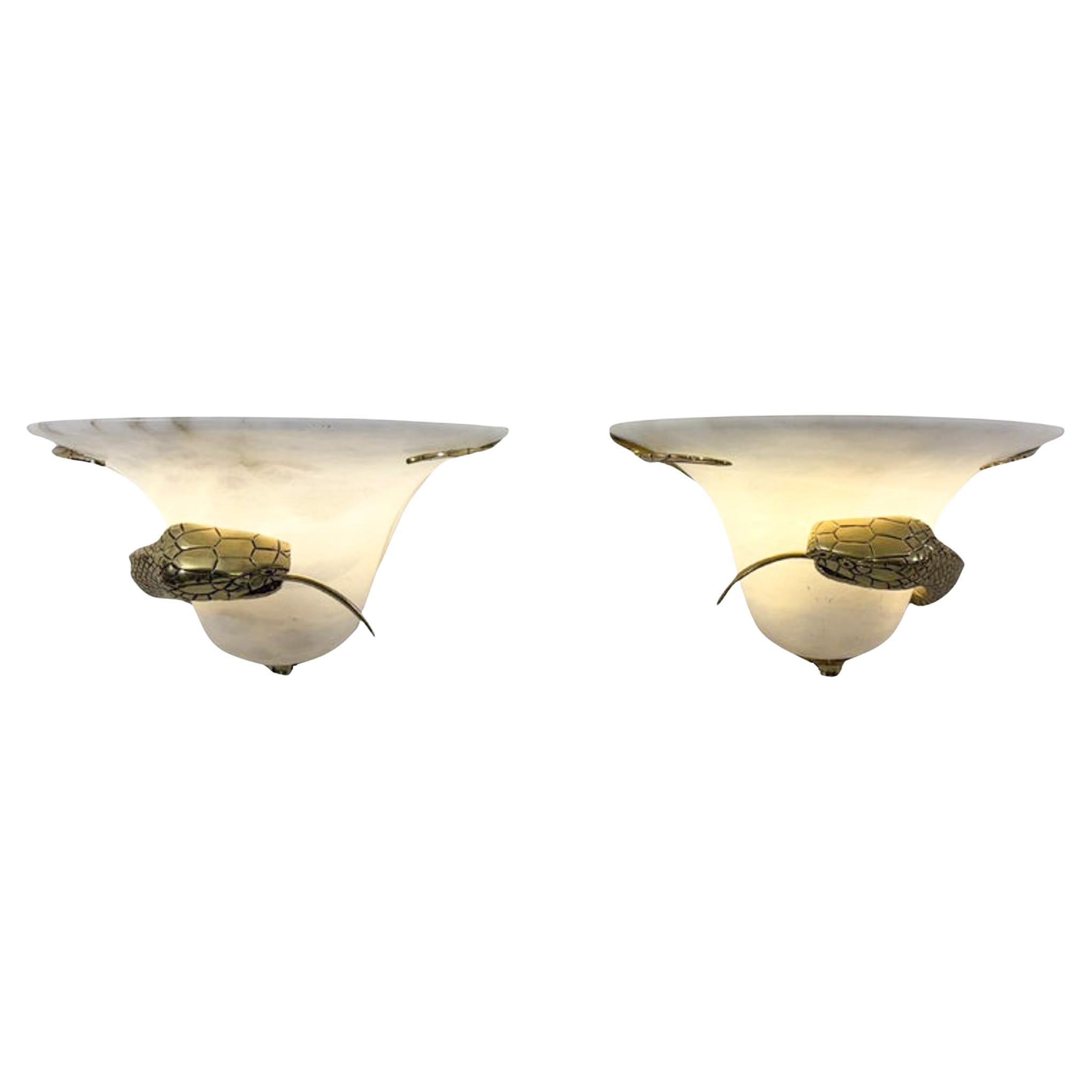 Coppia di applique a forma di serpente di metà secolo, ottone e alabastro, Italia, anni '70