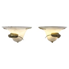 Coppia di applique a forma di serpente di metà secolo, ottone e alabastro, Italia, anni '70