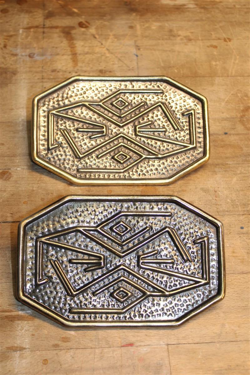 Coppia di maniglie in ottone massiccio di metà secolo con disegni geometrici italiani In condizioni buone in vendita a Palermo, Sicily
