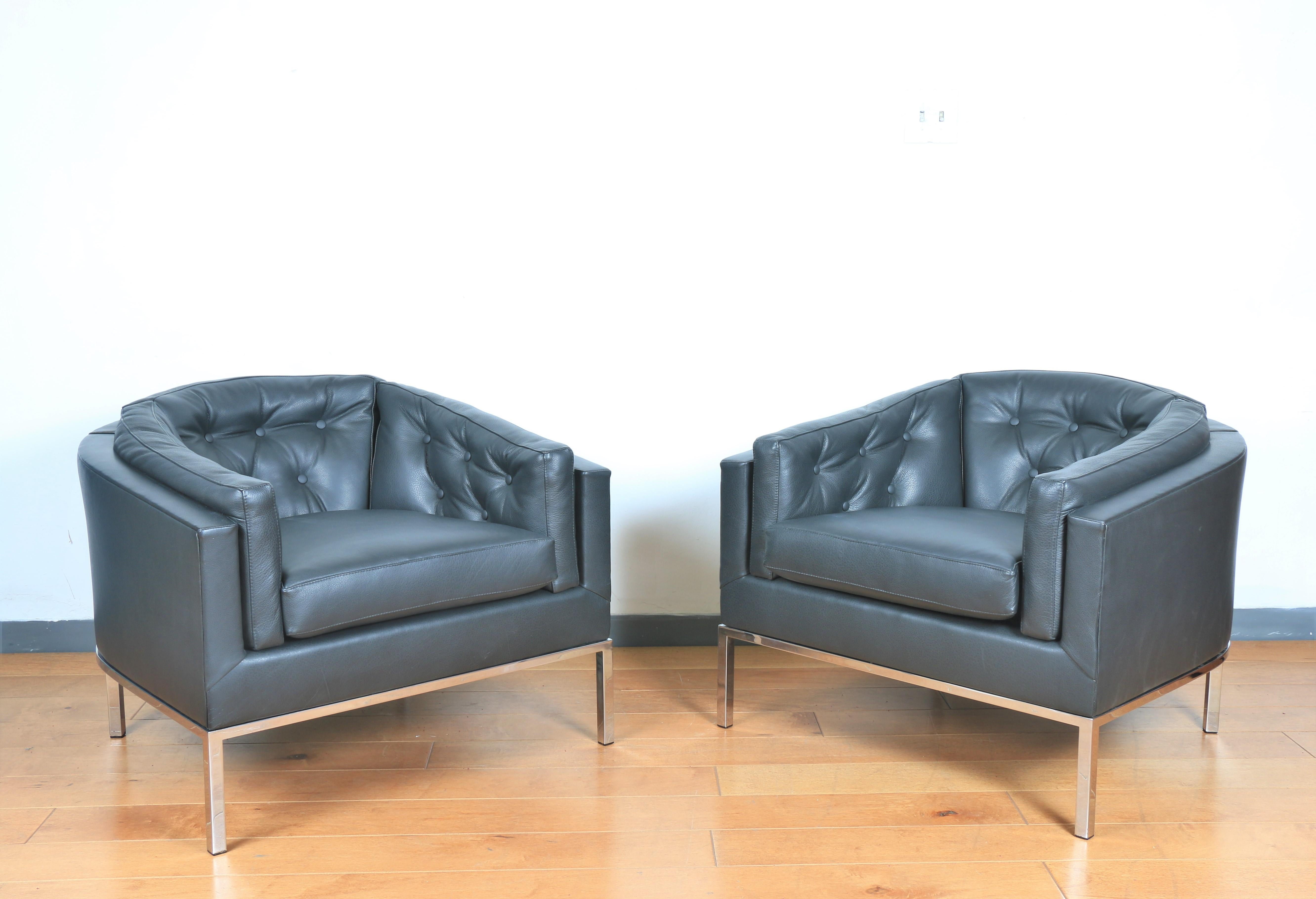 American Mid-Century Pair of Steel and Leather Barrel Style Lounge Chairs For Sale