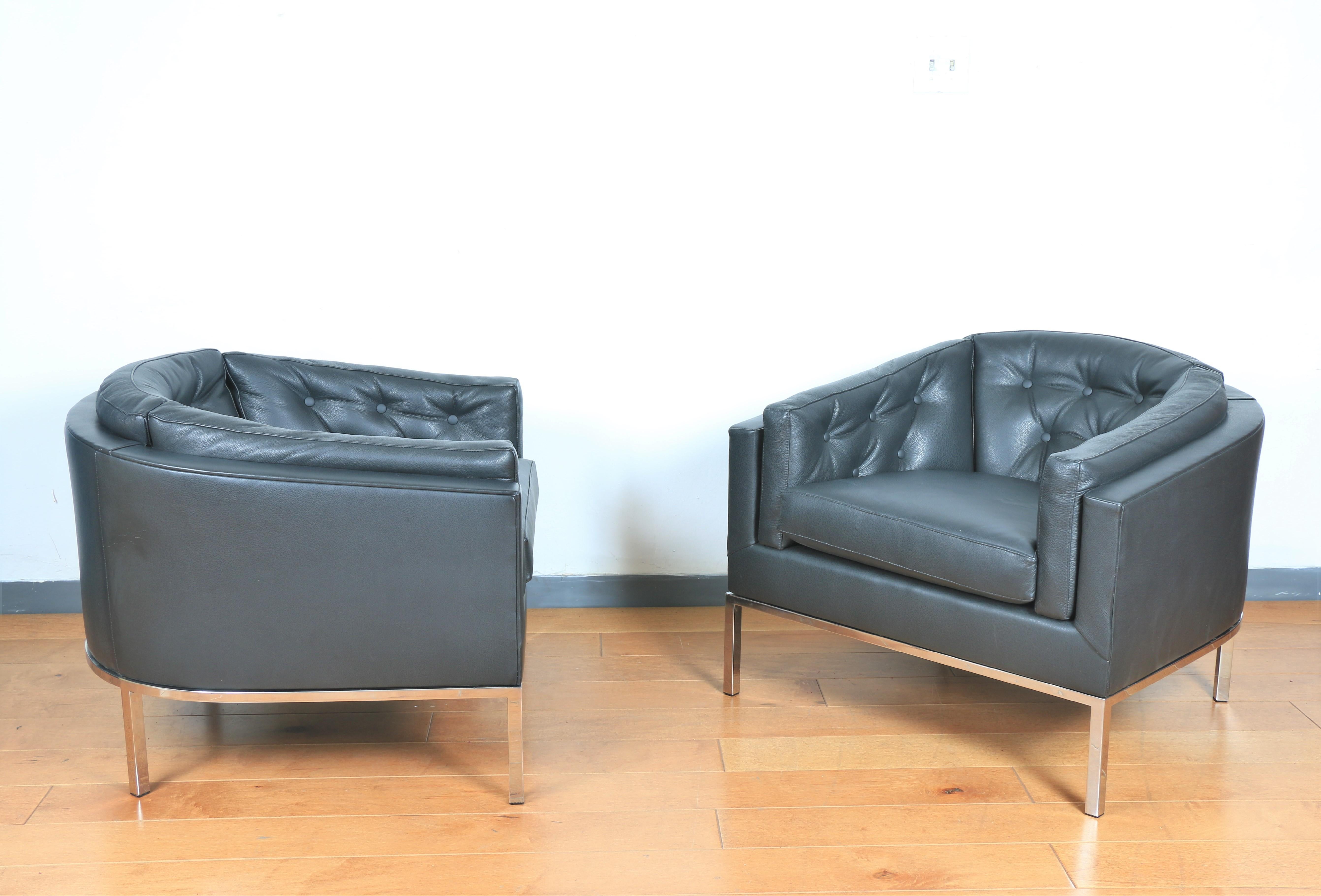 Late 20th Century Mid-Century Pair of Steel and Leather Barrel Style Lounge Chairs For Sale