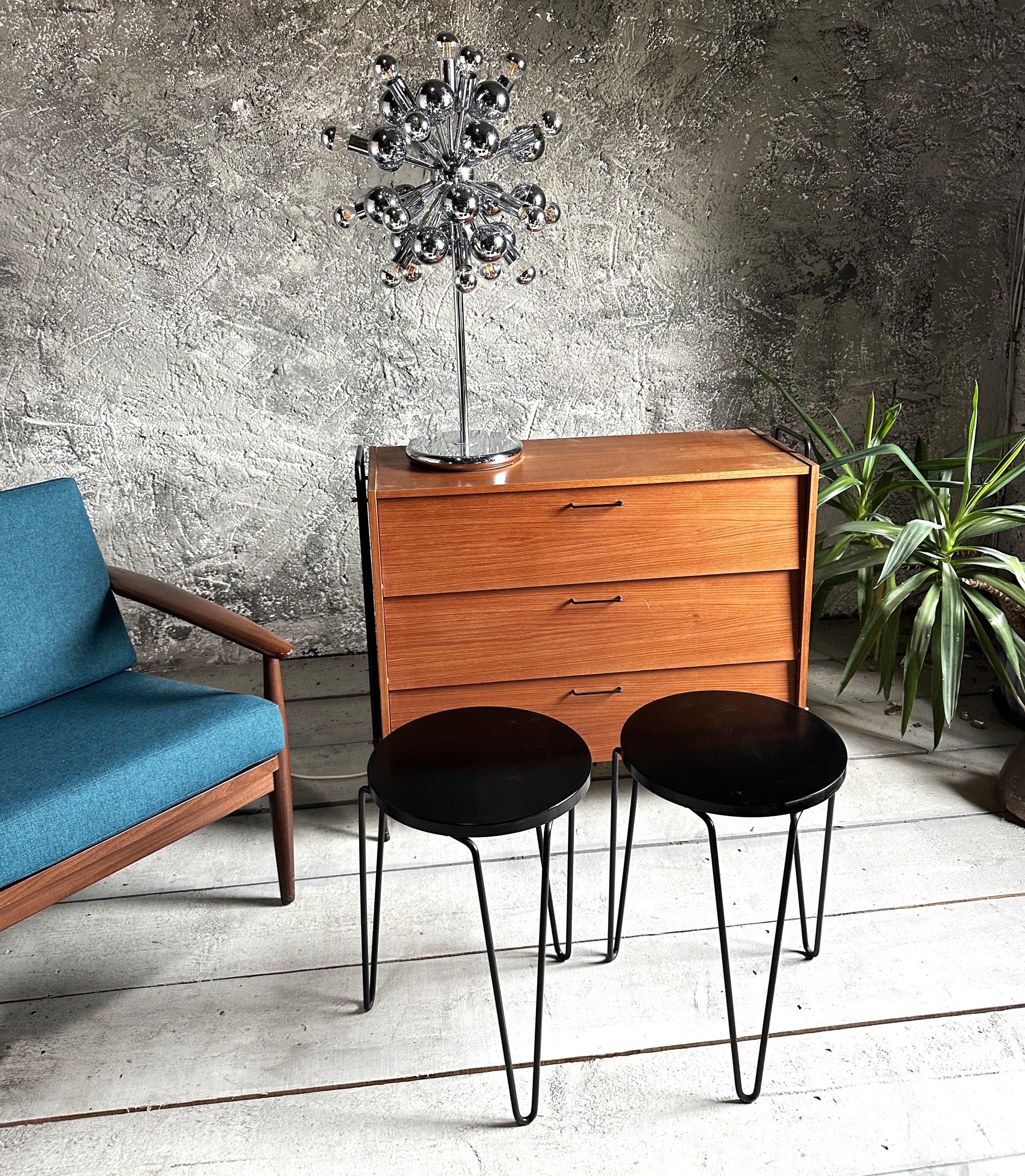 Paire de tabourets modèle 75 par Florence Knoll, 
conçu en 1948 pour Knoll Associates, USA.

