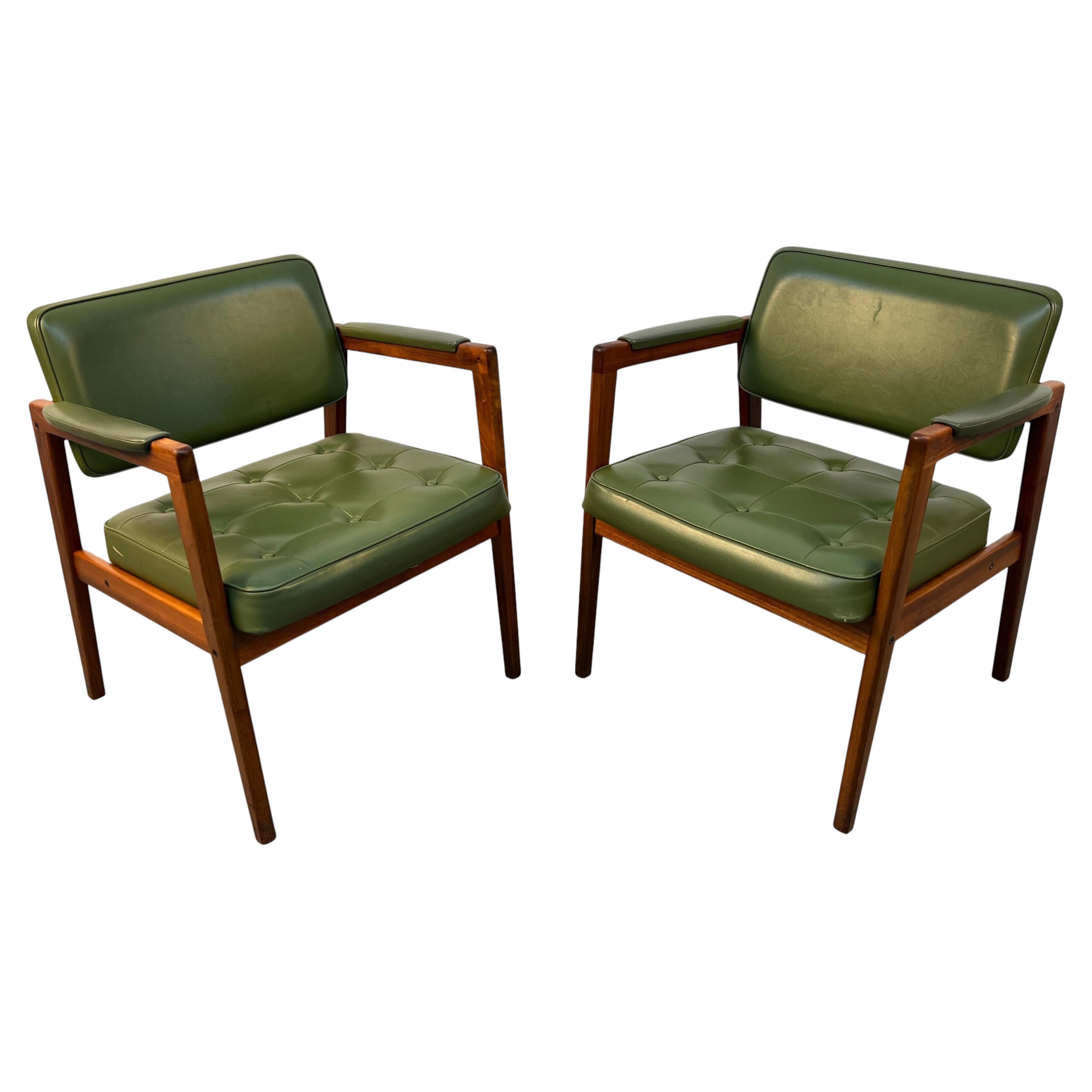Paire de fauteuils scandinaves Svegards Markaryd du milieu du siècle en vente