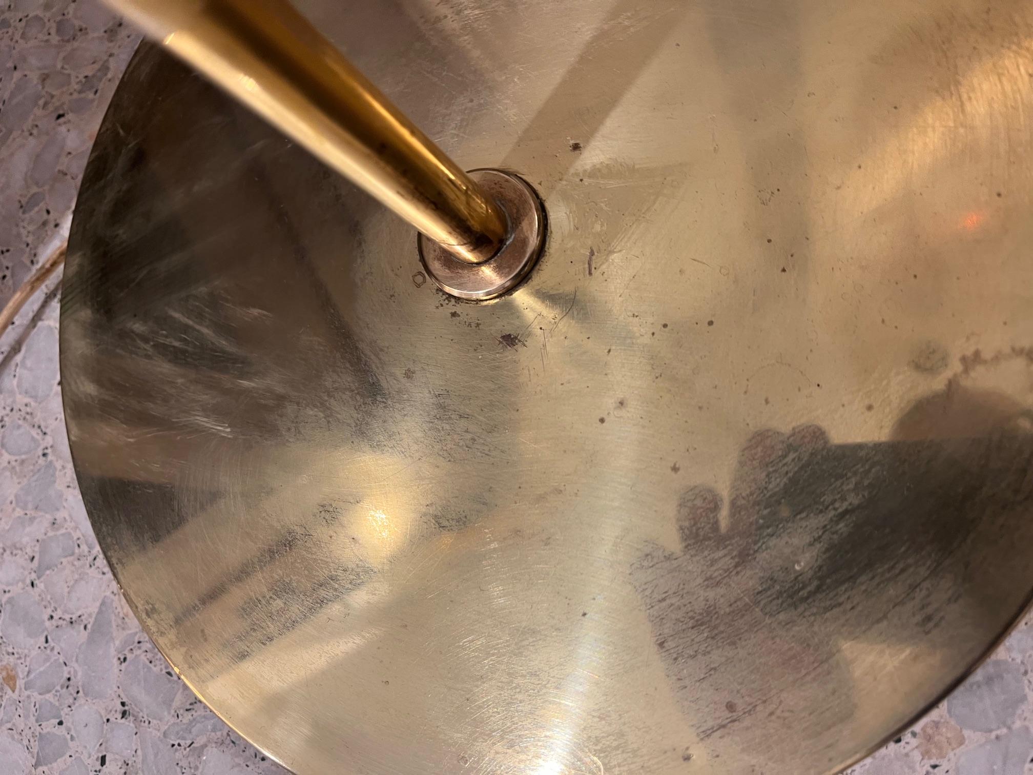 Pareja de lámparas de pie suecas de latón de mediados de siglo, Aneta, años 70 en venta 6