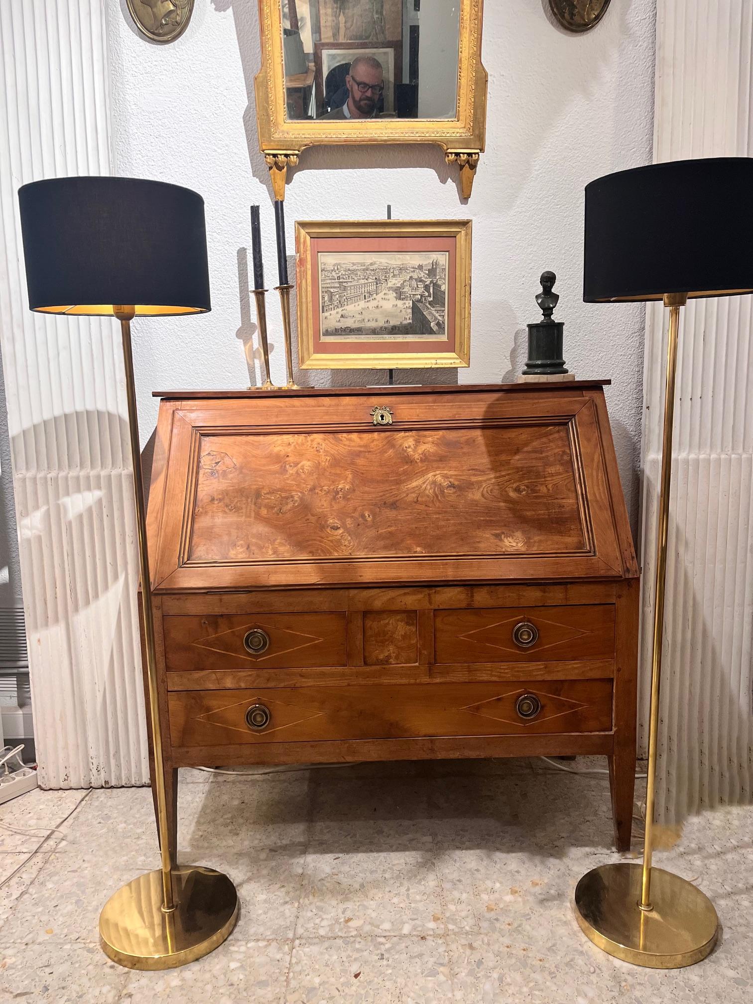 Pareja de lámparas de pie suecas de latón de mediados de siglo, Aneta, años 70 Moderno de mediados de siglo en venta