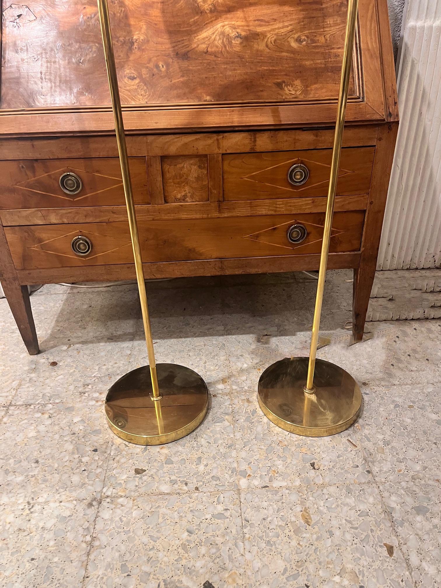 Pareja de lámparas de pie suecas de latón de mediados de siglo, Aneta, años 70 en Bueno estado para la venta en Madrid, ES