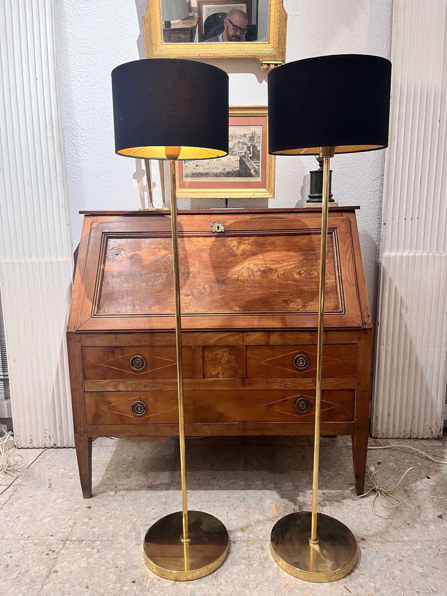 Pareja de lámparas de pie suecas de latón de mediados de siglo, Aneta, años 70 siglo XX en venta