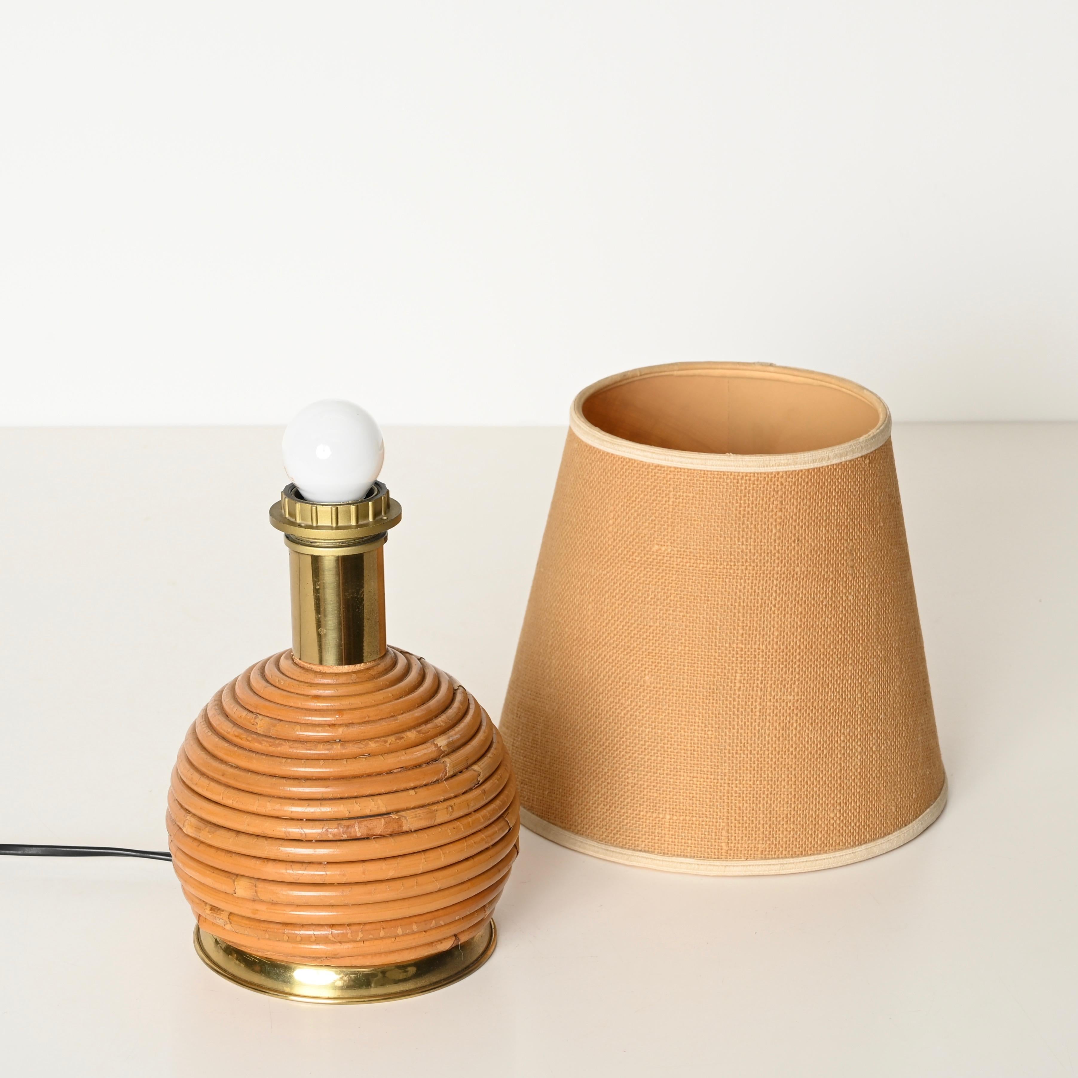 Mid-Century Tischlampenpaar aus Rattan und Messing von Vivai del Sud, Italien 1970 (20. Jahrhundert) im Angebot