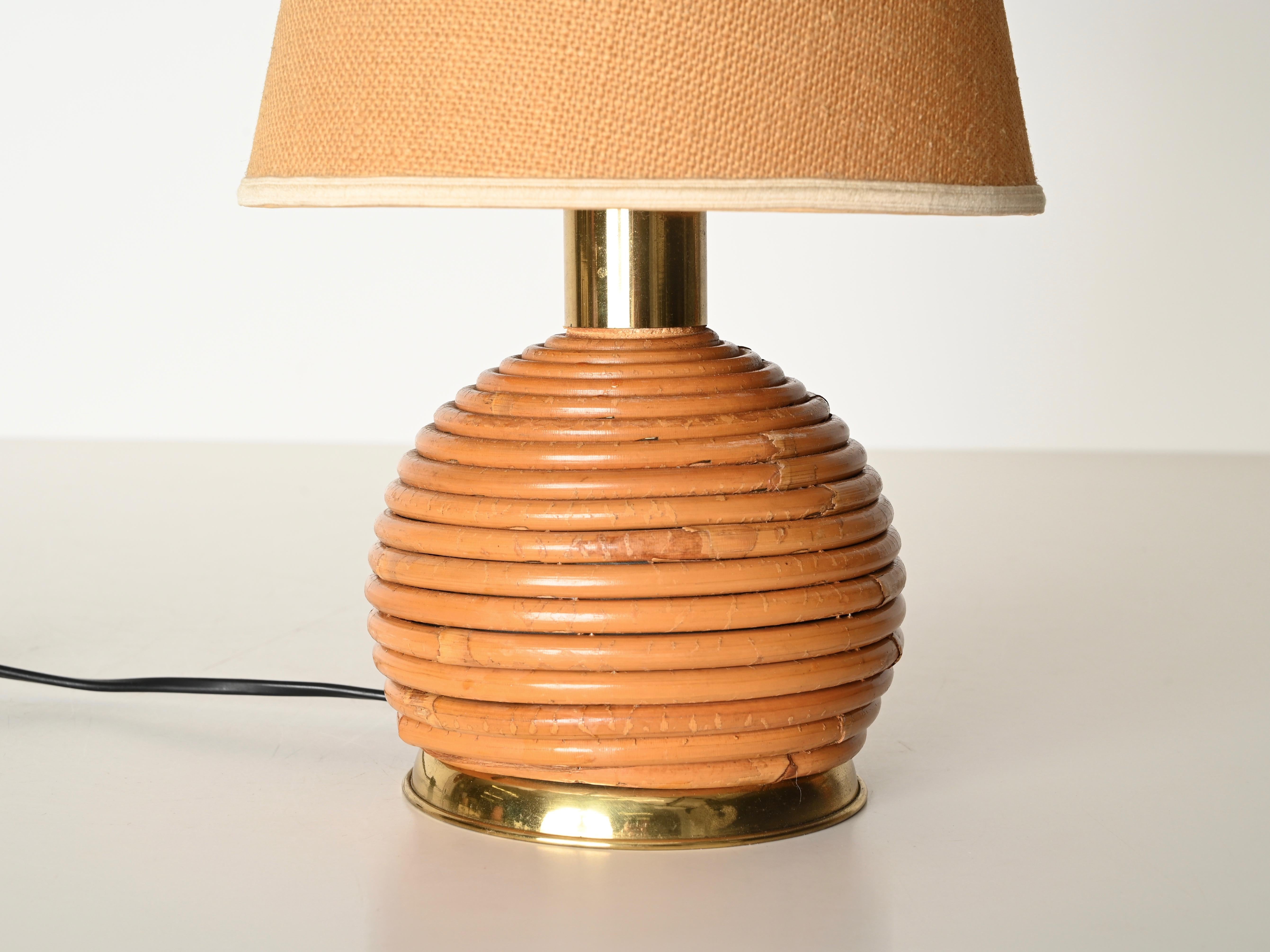 Mid-Century Tischlampenpaar aus Rattan und Messing von Vivai del Sud, Italien 1970 (Metall) im Angebot