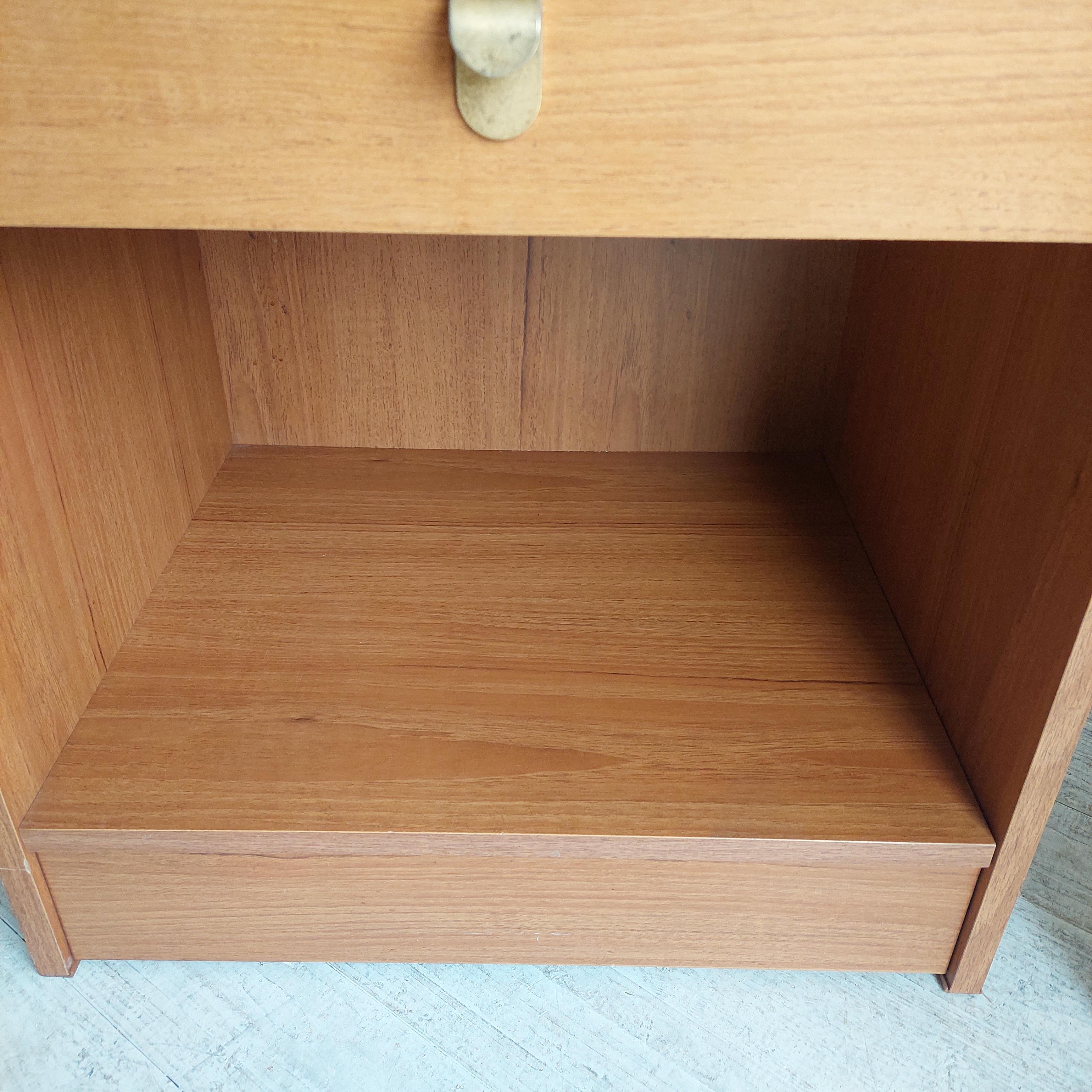 Mid Century Pair of Teak effect Bedside Tables shelving units by Schreiber, 70s 9