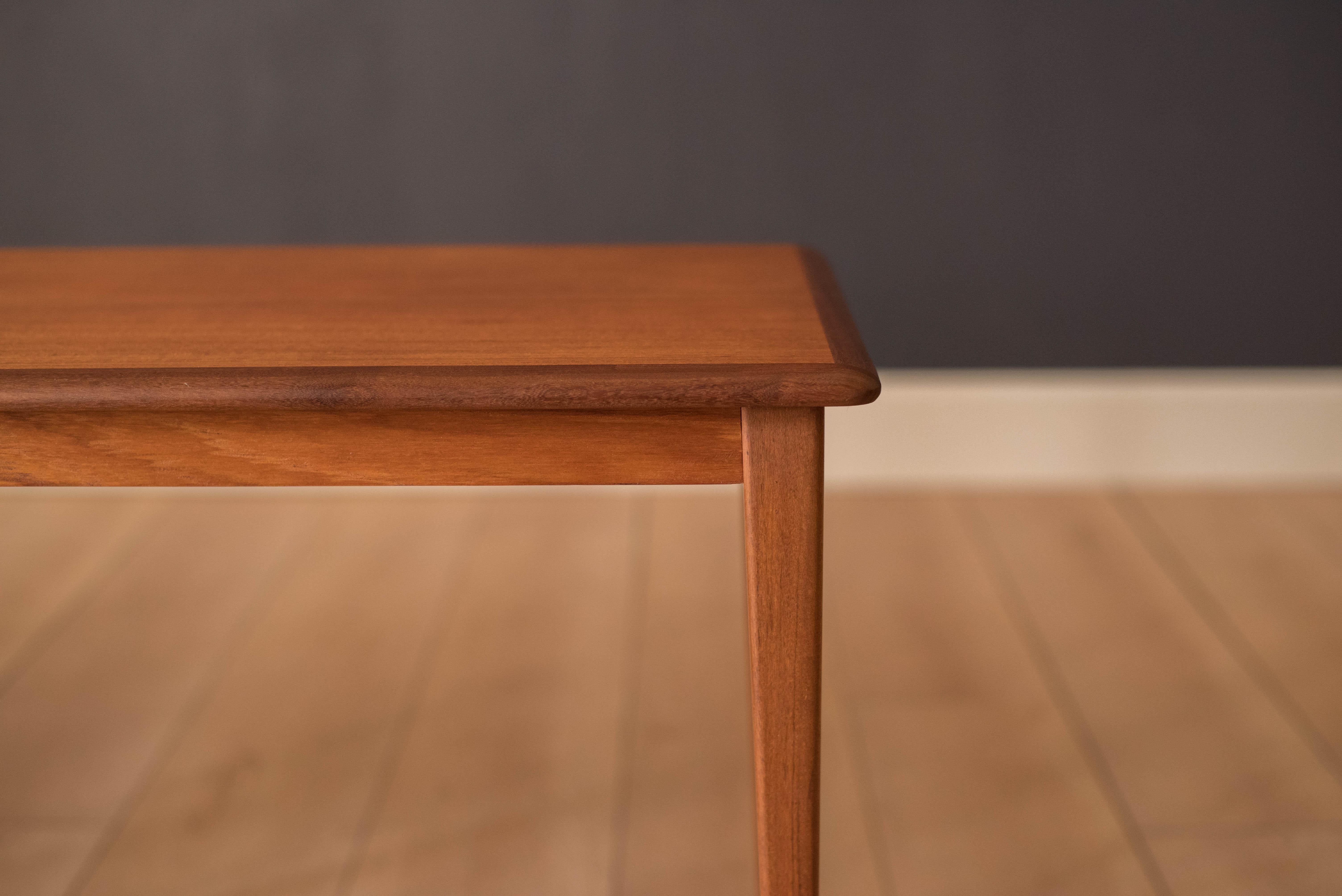 Mid Century Pair of Teak End Tables In Good Condition In San Jose, CA