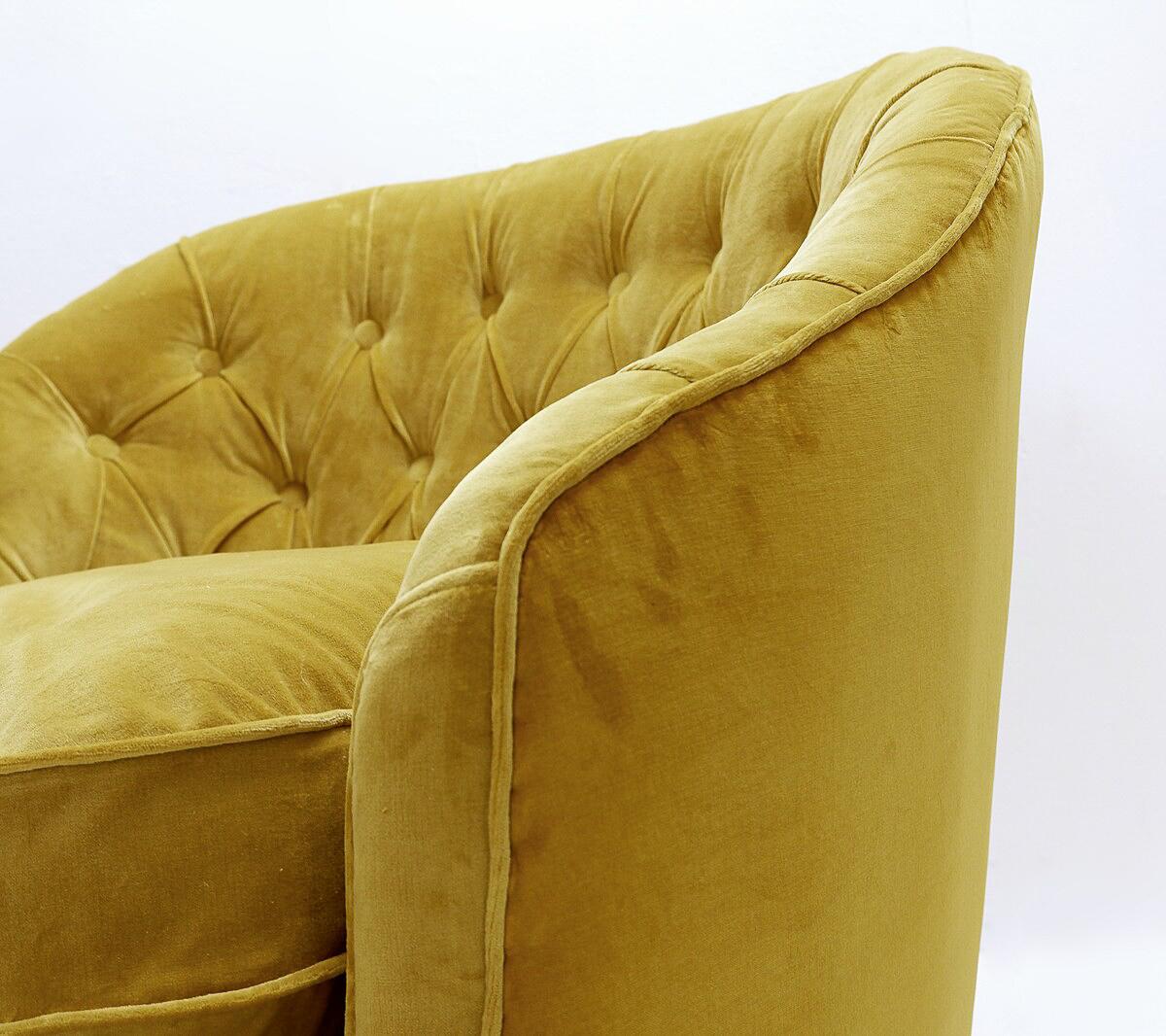 Italian Midcentury Pair of Velvet Armchairs in the Style of Gio Ponti For Sale