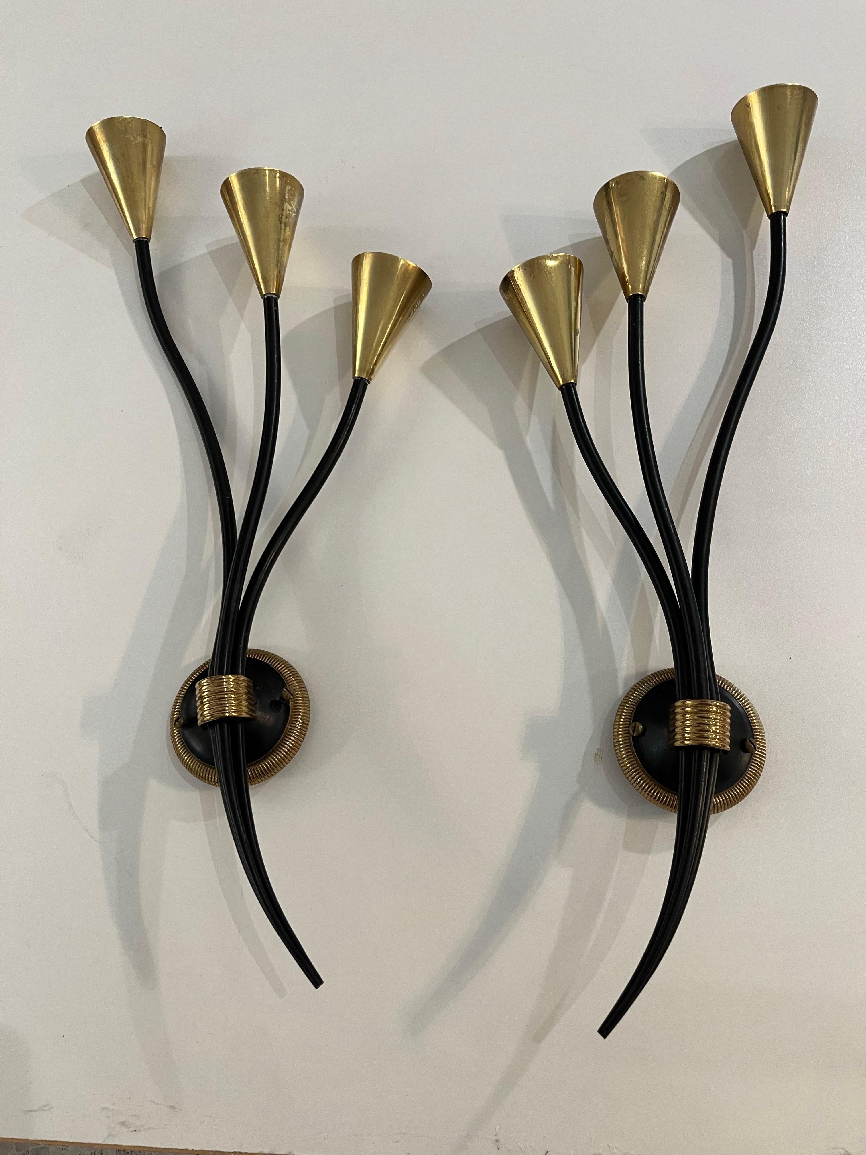 Mid-Century moderno Coppia di lampade da parete Sconce del Mid Century  Maison Lunel Model Arum in vendita