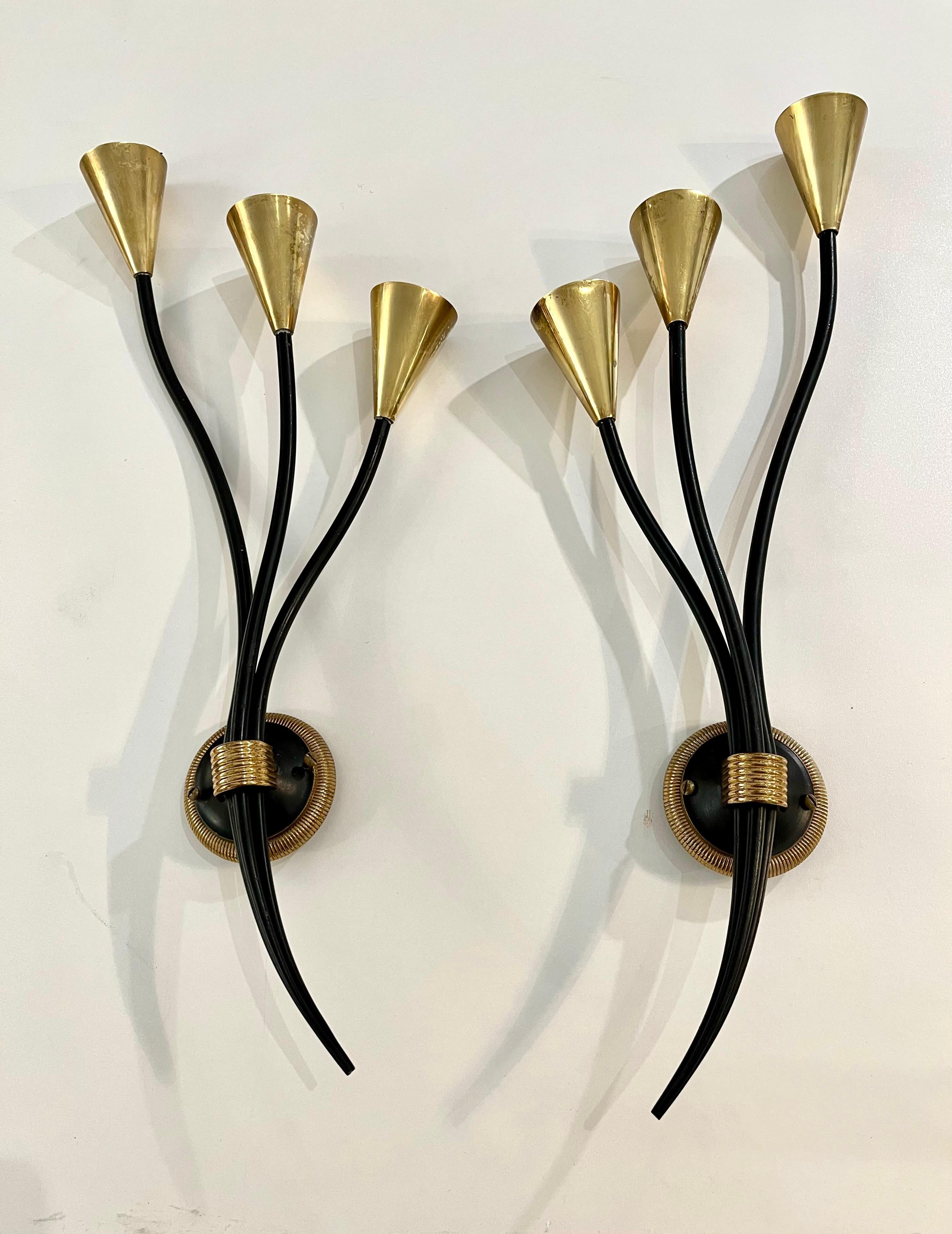 Francese Coppia di lampade da parete Sconce del Mid Century  Maison Lunel Model Arum in vendita
