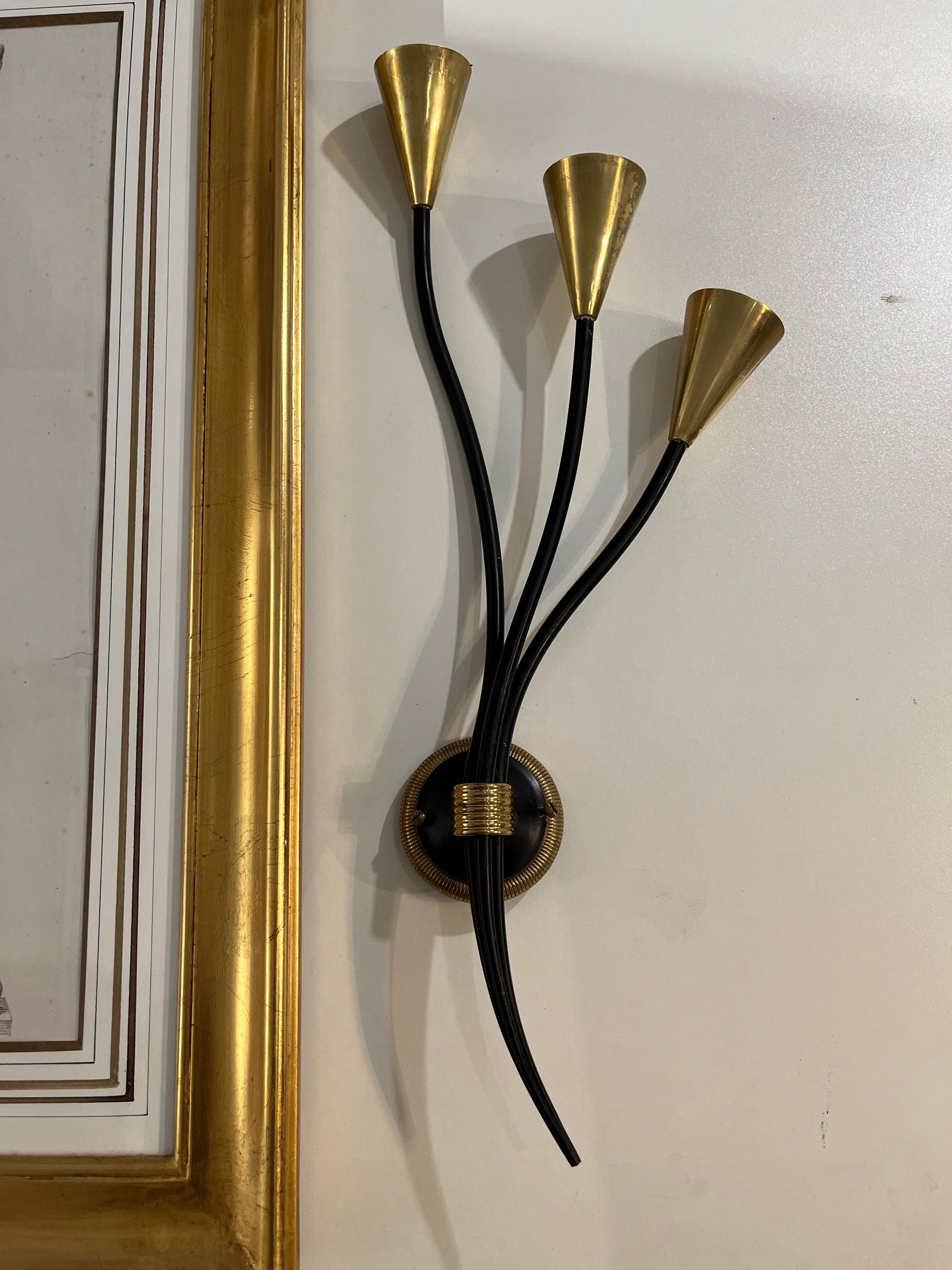 Metallo Coppia di lampade da parete Sconce del Mid Century  Maison Lunel Model Arum in vendita