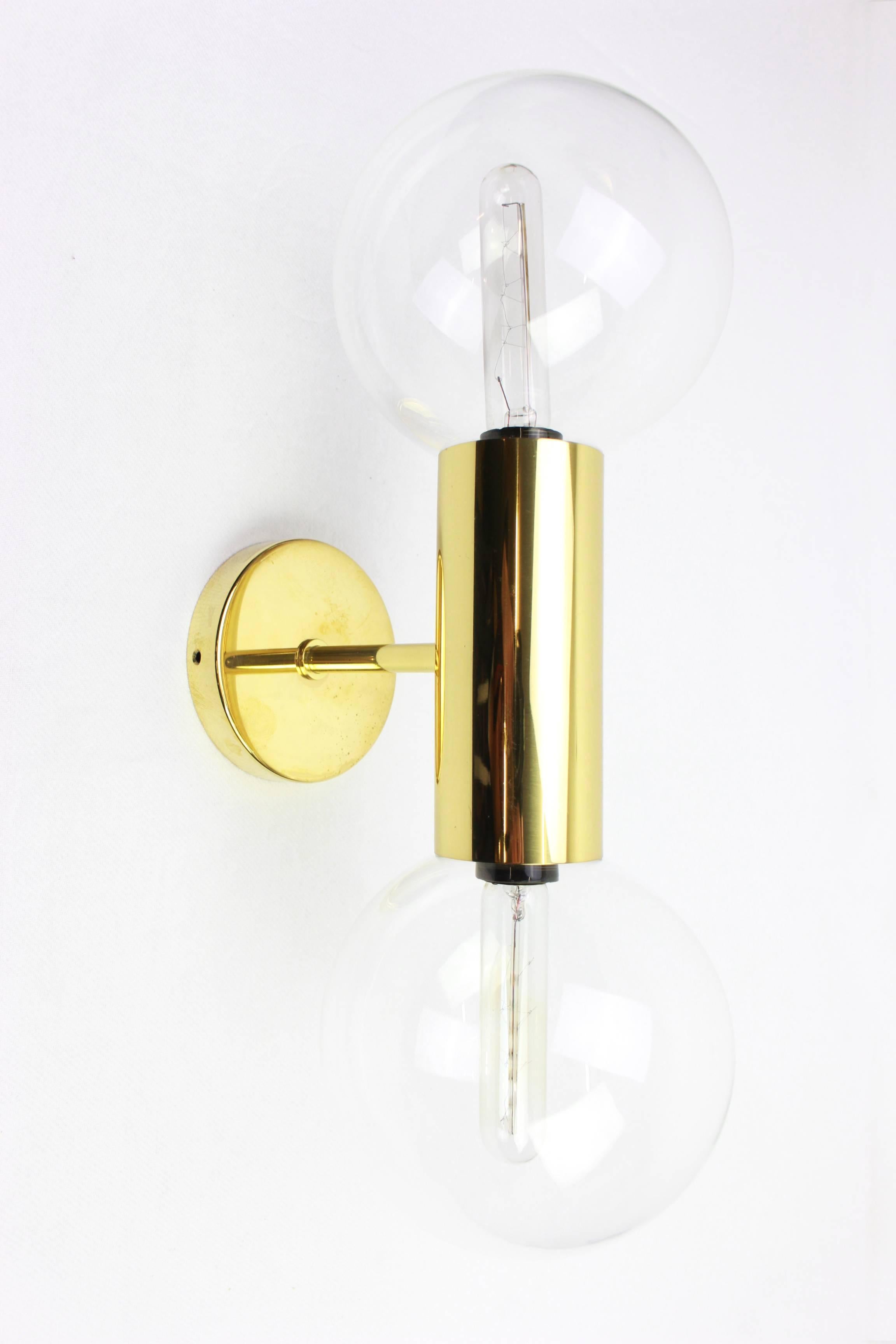 Wonderful pair of Sputnik brass wall sconces designed by Motoko Ishii made for Staff Leuchten, manufactured in Germany, circa 1970s.

High quality and in very good condition. Cleaned, well-wired and ready to use. 

Each sconce requires 2 x E14