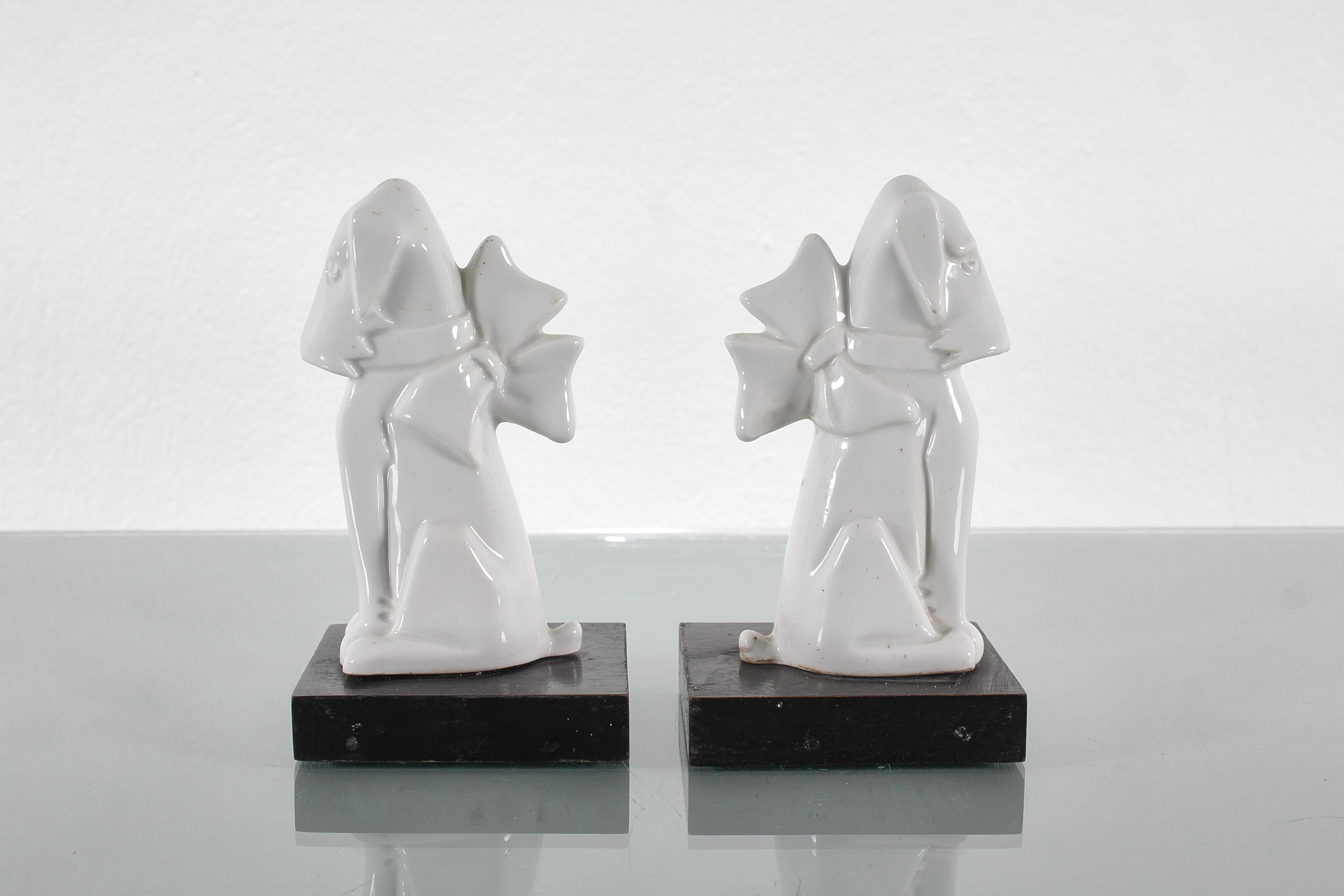 Mid-Century Pair of White Porcelain Dogs Sculpture 1970s Italy In Good Condition For Sale In Palermo, IT