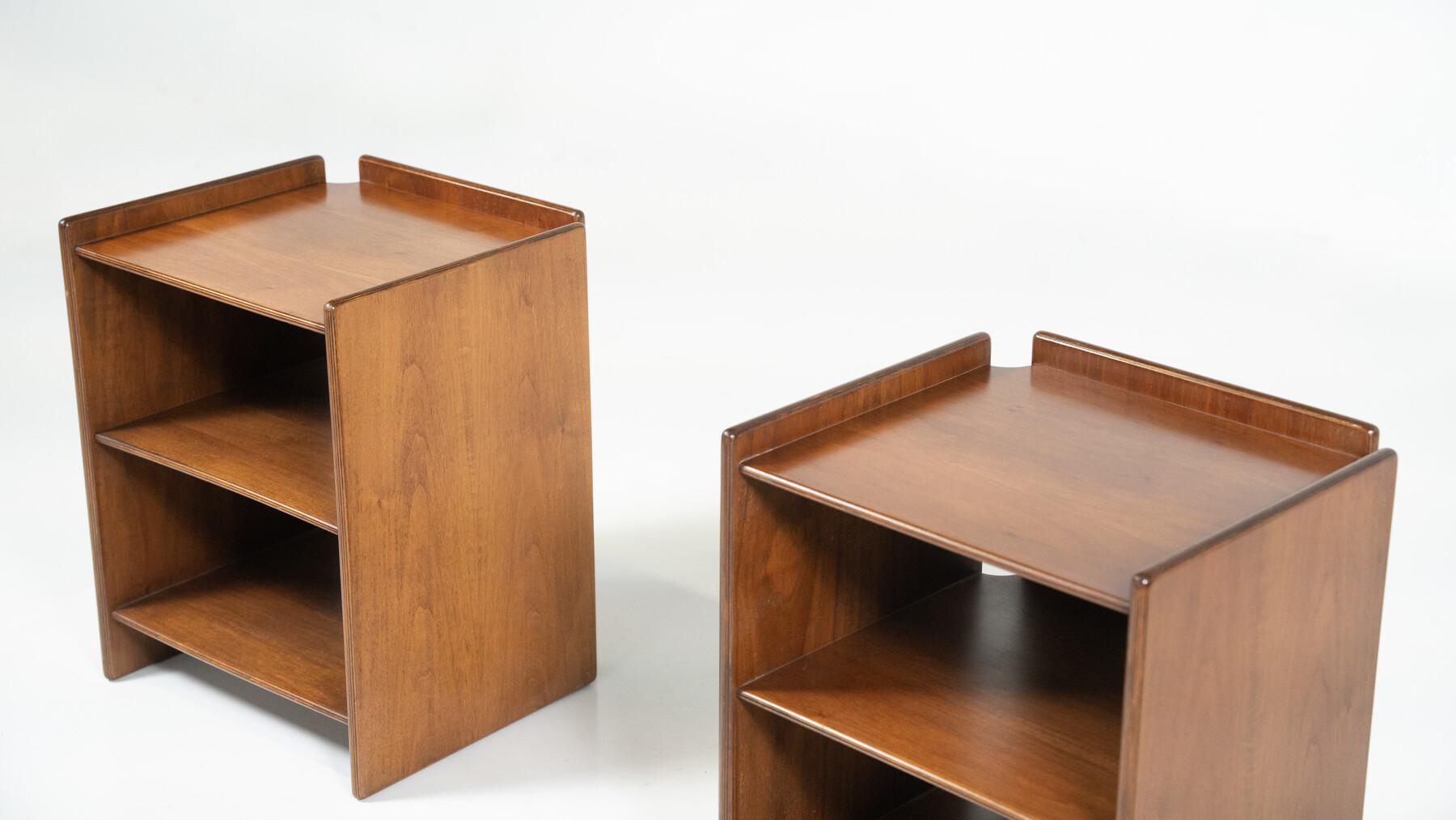Paire de tables de nuit en bois du milieu du siècle, Italie, années 1960 en vente 3