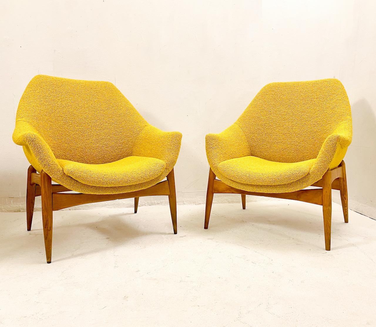 Mid-Century Pair of Yellow Fabric Armchairs by Julia Gaubek, Hungary, 1950s In Good Condition For Sale In Brussels, BE