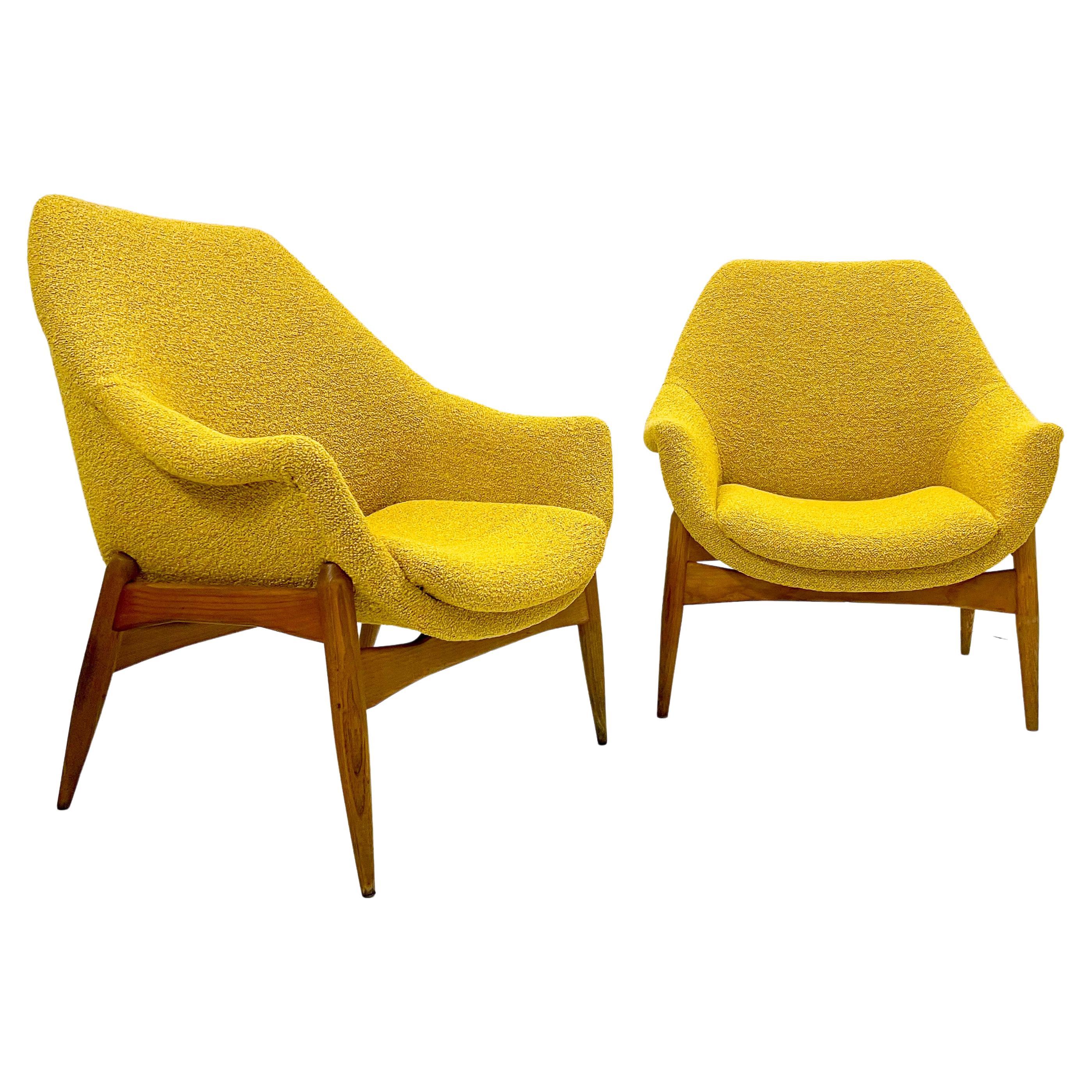 Paire de fauteuils en tissu jaune du milieu du siècle par Julia Gaubek, Hongrie, années 1950