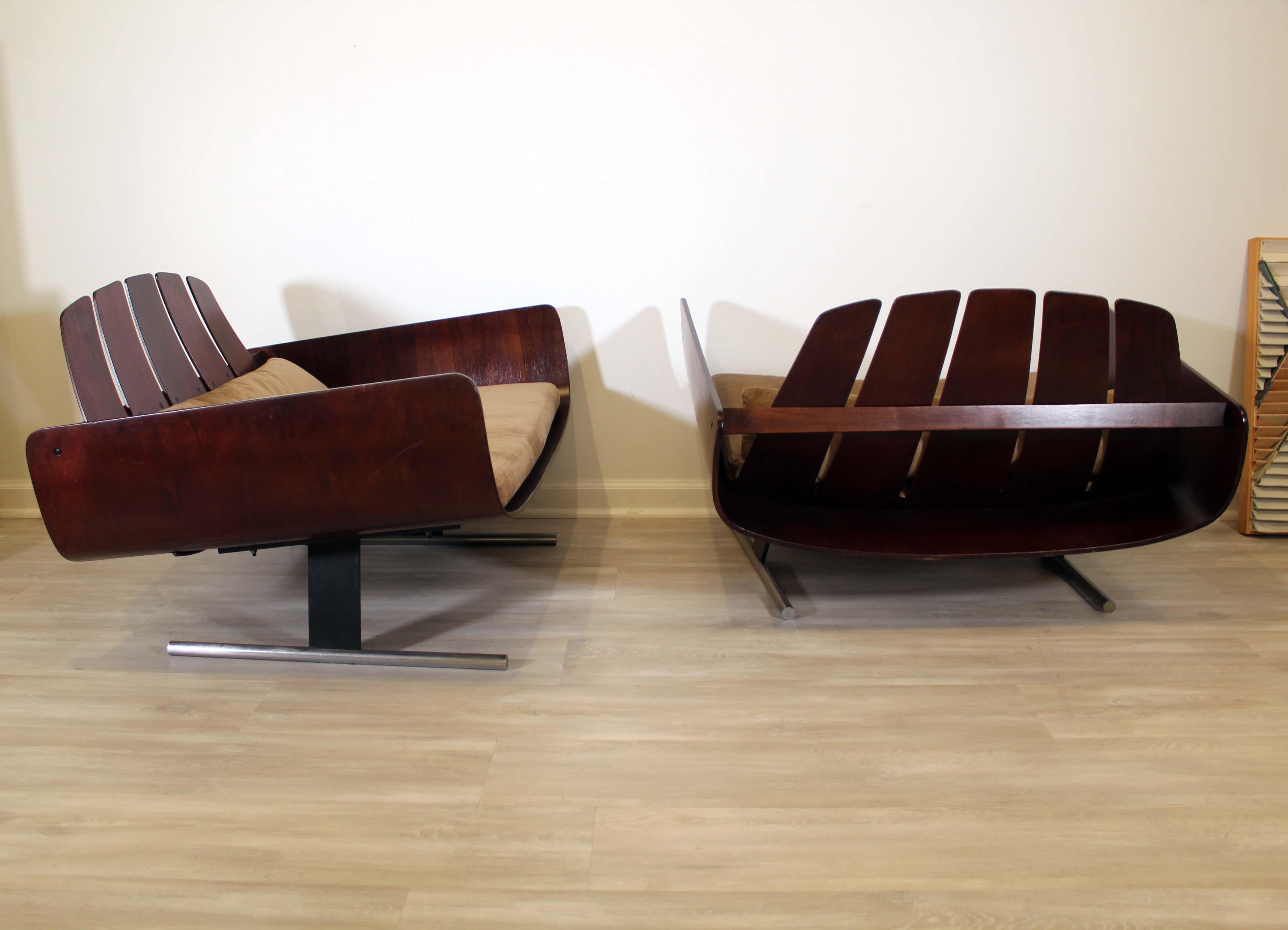 Mid Century Pair Rosewood Brazilian Lounge Presedencial Chairs Jorge Zalszupin In Good Condition In Keego Harbor, MI