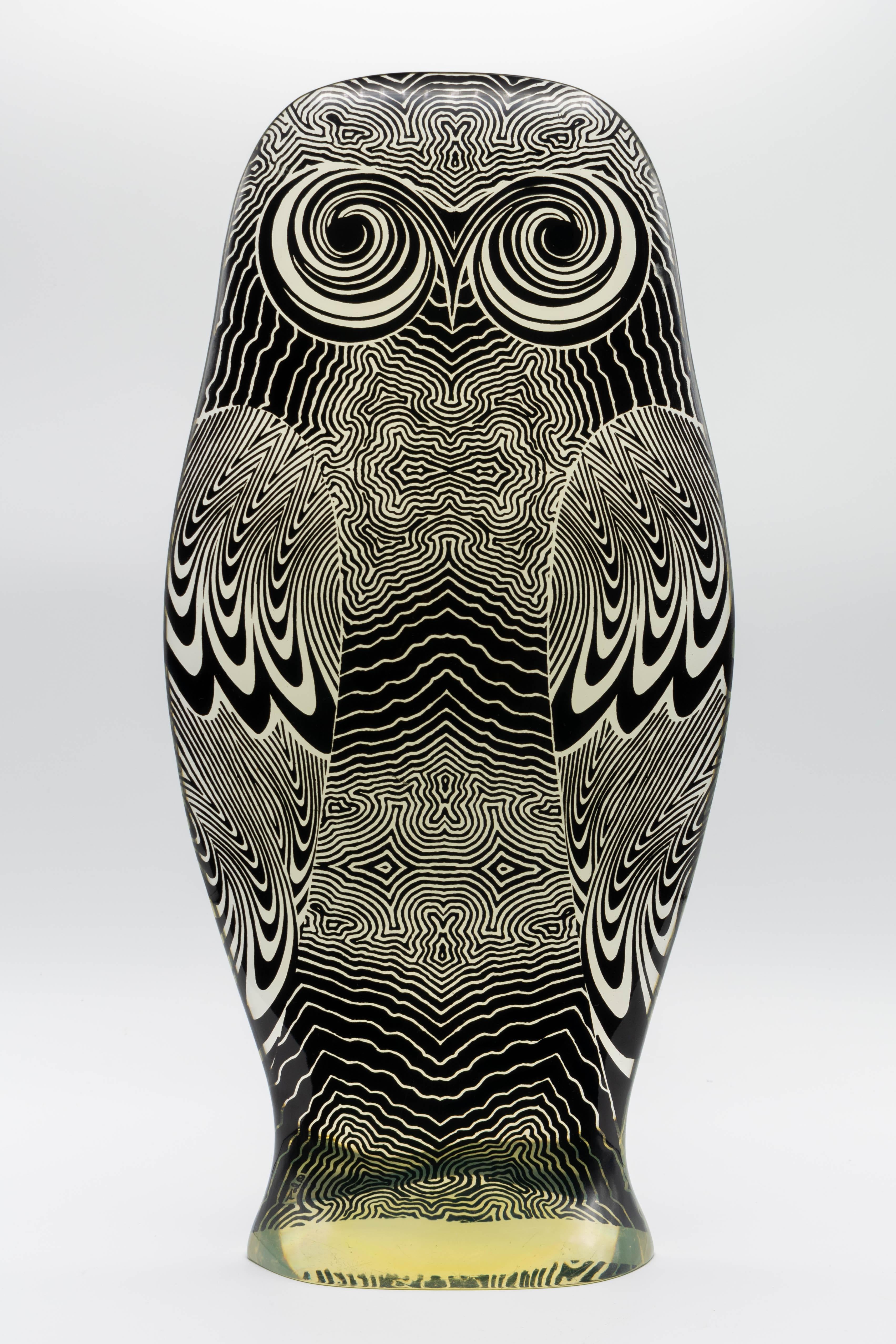 A rare large scale Mid-Century Modern Lucite Op Art owl designed by Abraham Palatnik. 31.25