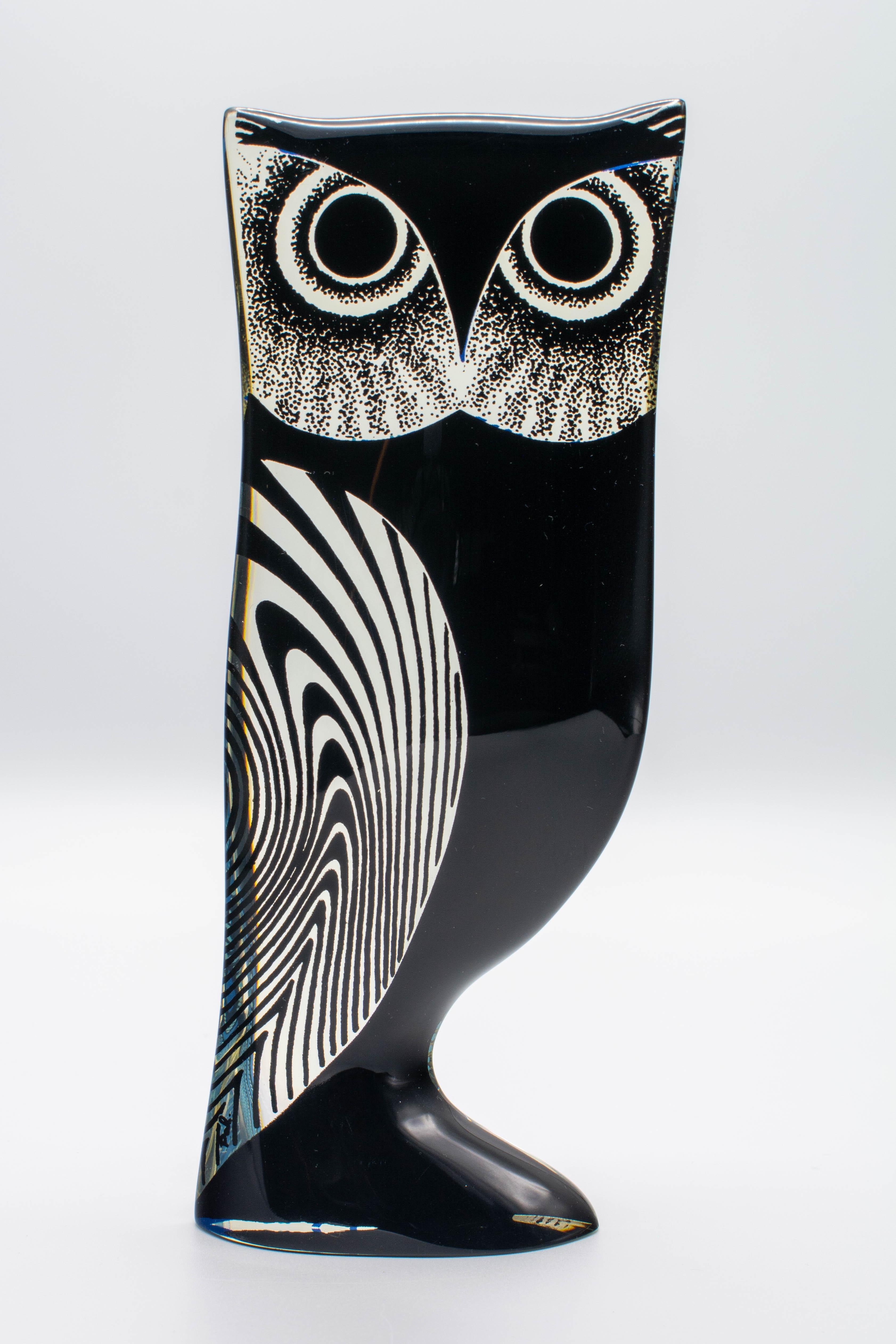 A Mid-Century Modern Lucite Op Art blue and black owl designed by Abraham Palatnik. Original label on bottom: Made in Brasil. Abraham Palatnik (born in 1928) is a Brazilian artist and inventor whose innovations include kinechromatic art. Part of the